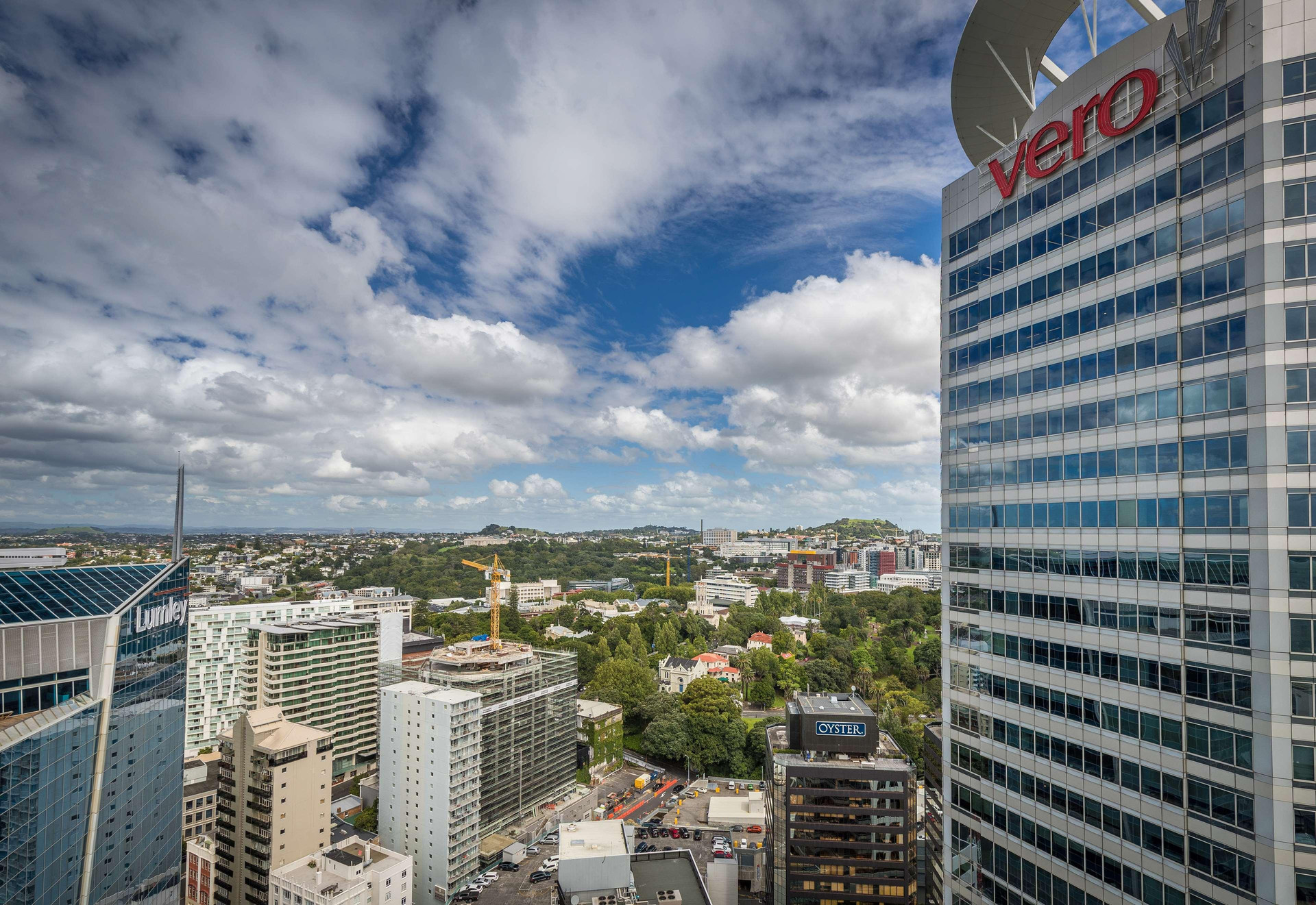 Vista Exterior Auckland Harbour Suites