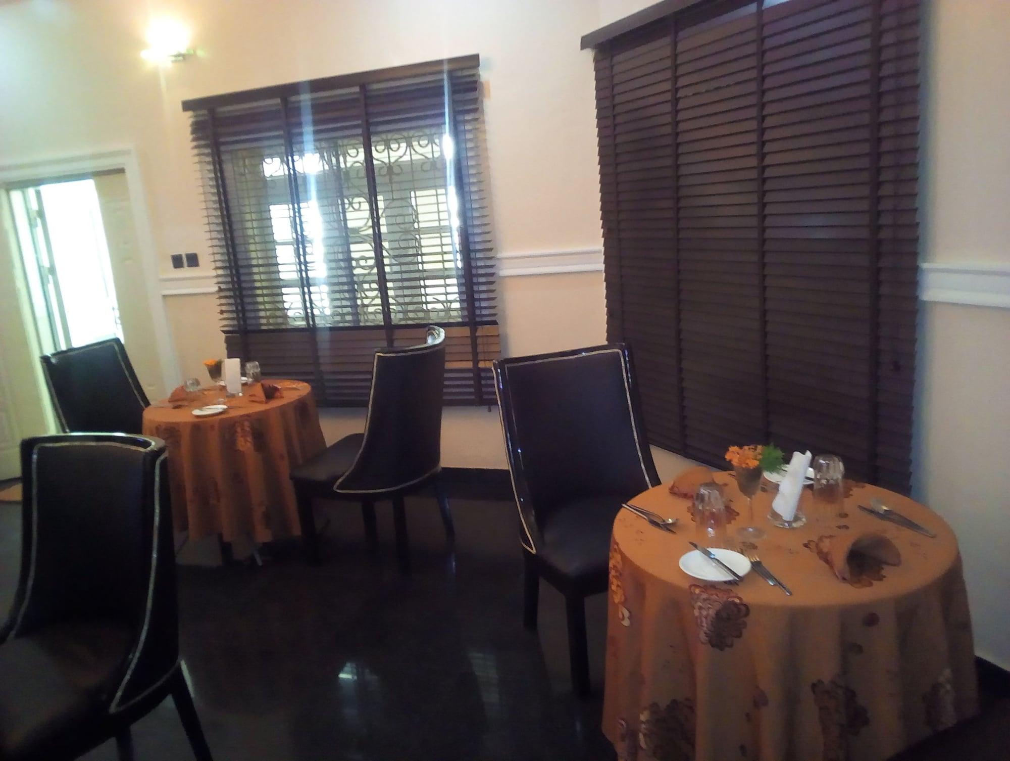 Restaurant Edmudian Court Luxury Apartments
