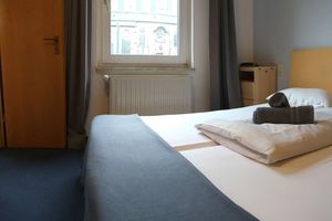 Alojamiento - Hotel Kriemhilde