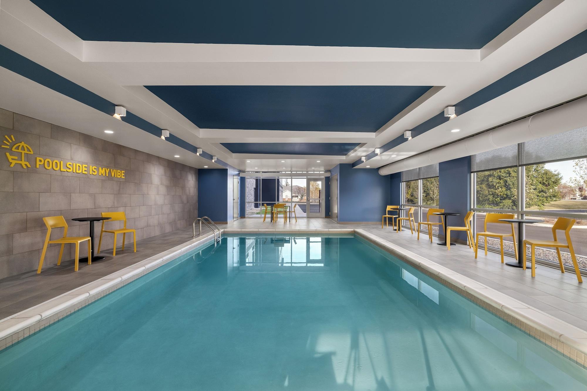 Vista Piscina Home2 Suites By Hilton Muncie