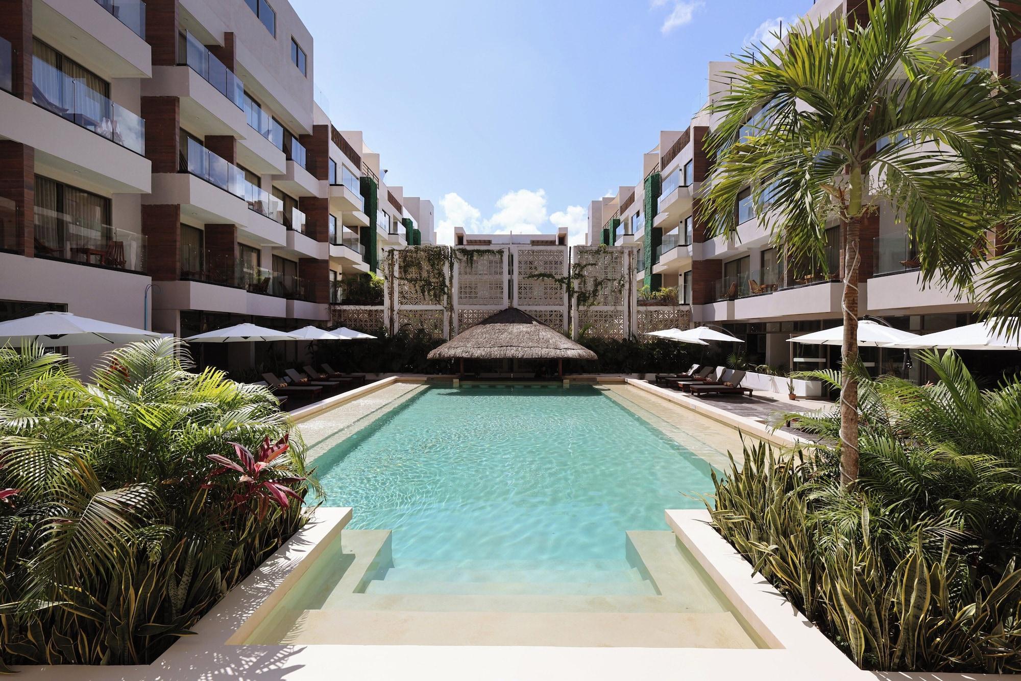 Vista Piscina Holiday Inn Tulum by IHG