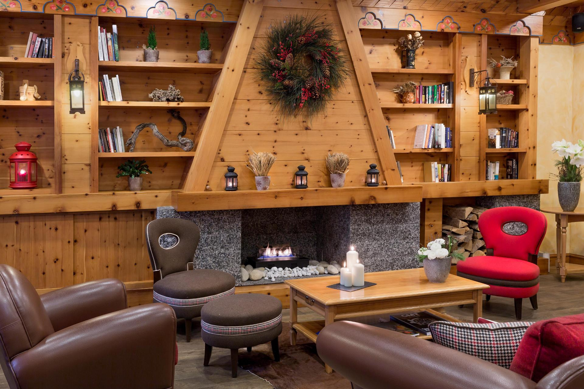 Vista Lobby Edelweiss Manotel