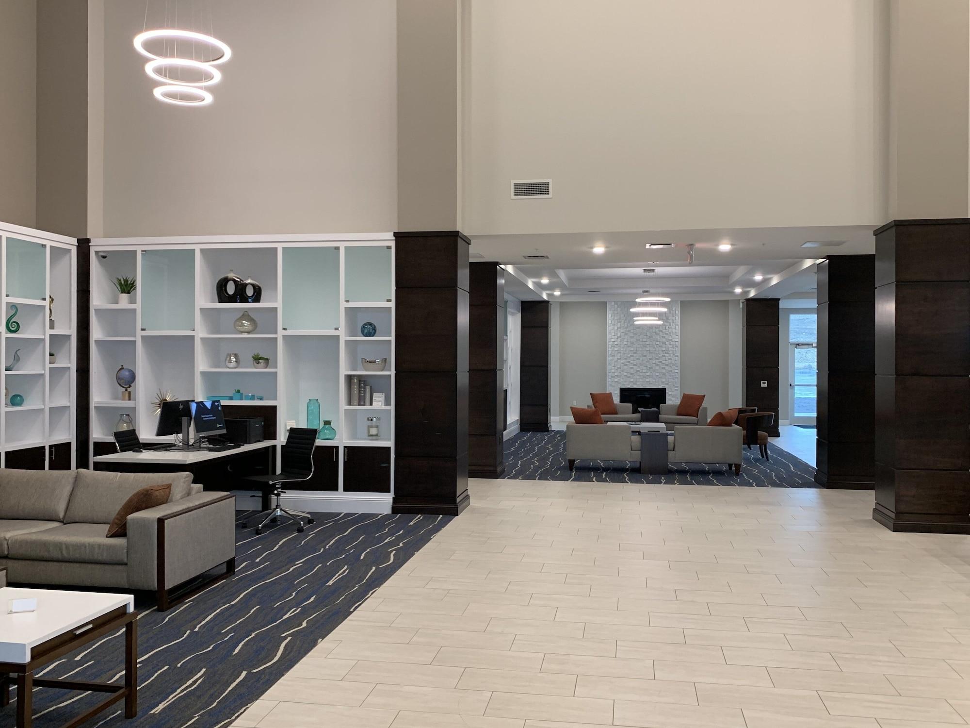 Vista Lobby Holiday Inn Hotel & Suites Jefferson City by IHG