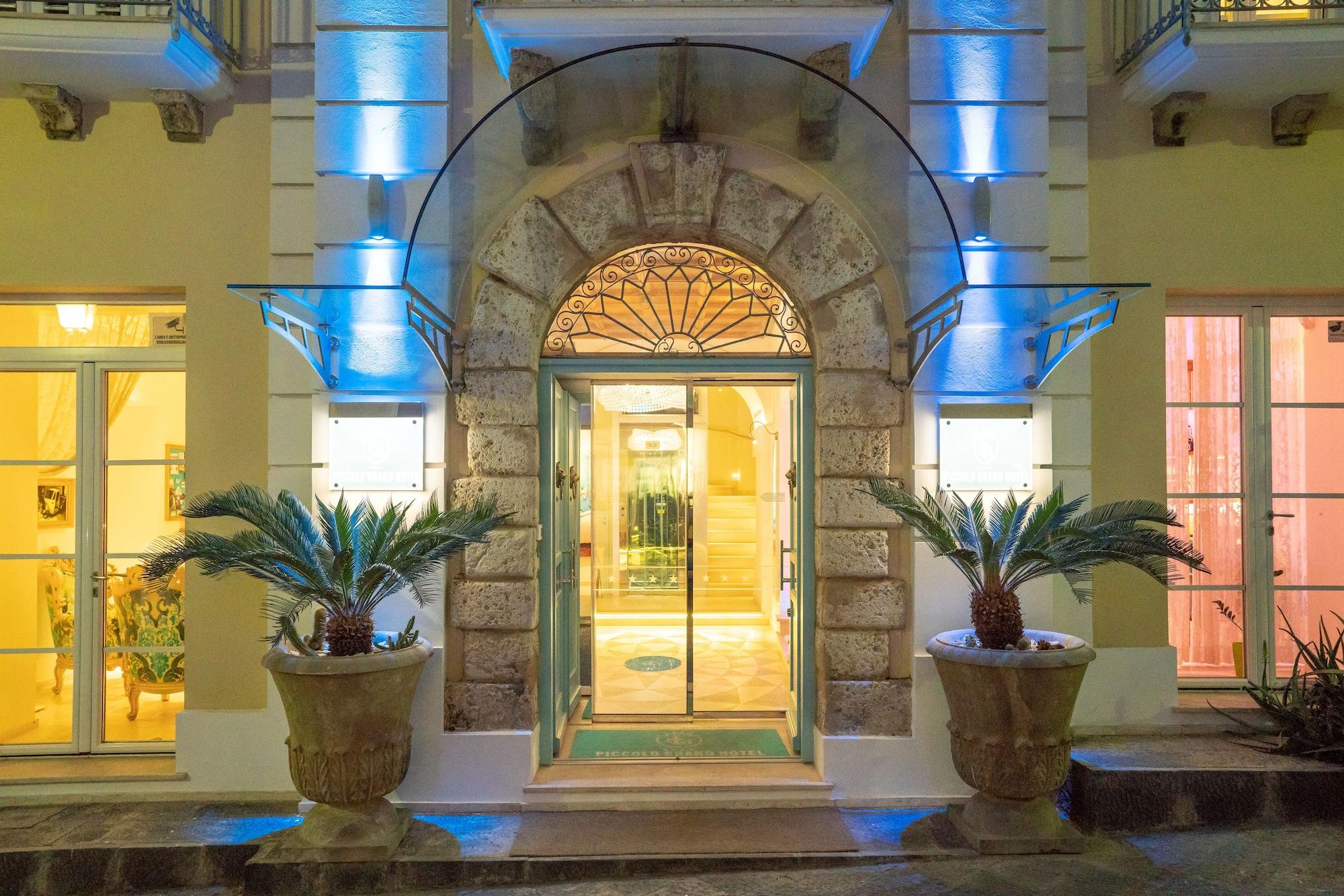 Vista Exterior Piccolo Grand Hotel