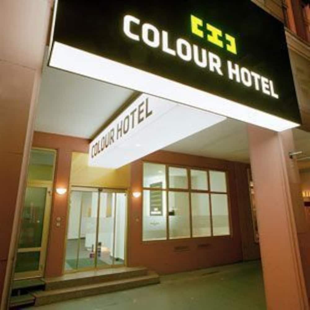 Vista da fachada Colour Hotel