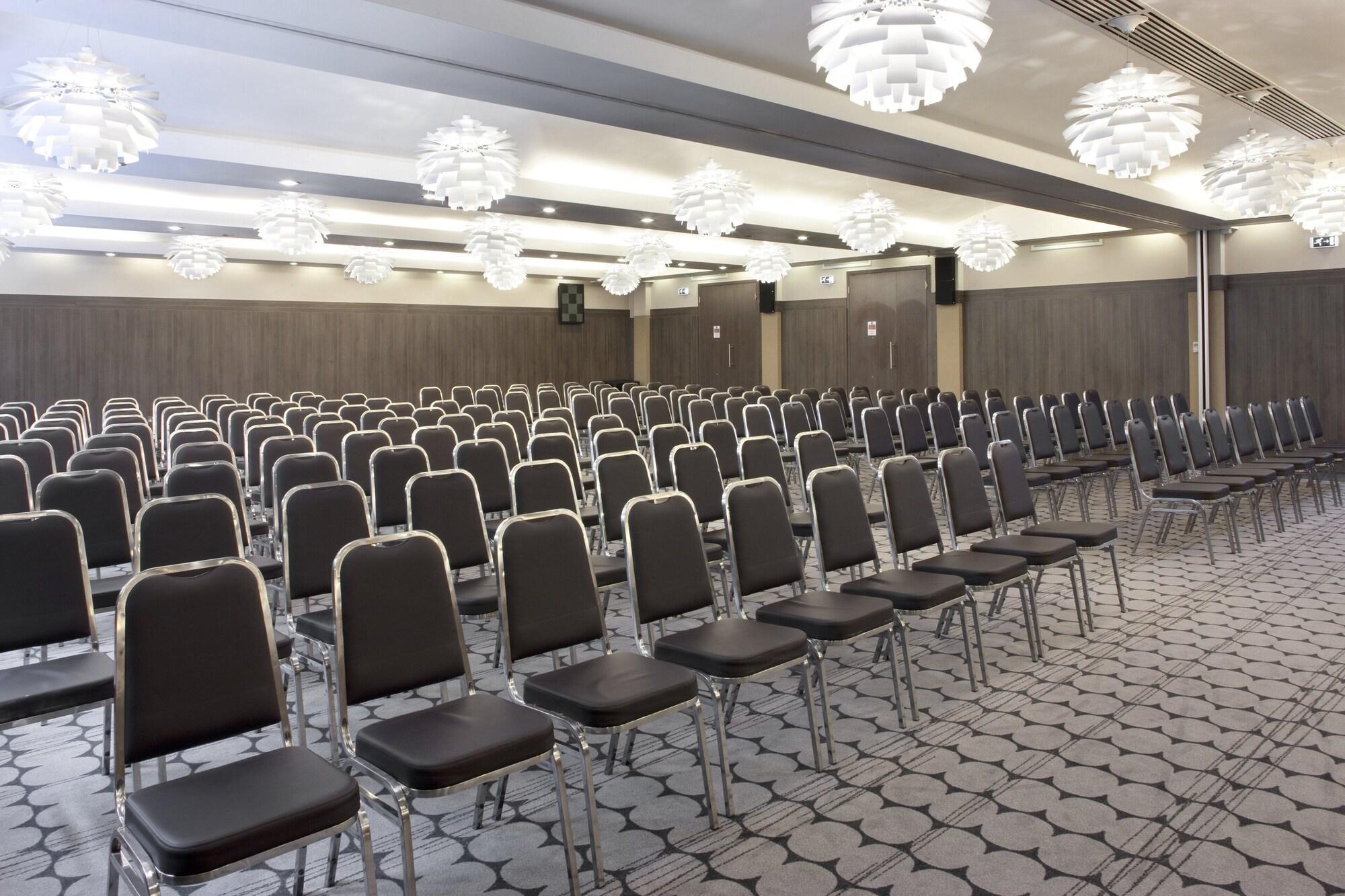 Sala de Reuniones Crowne Plaza London - Kingston by IHG