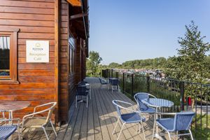 Alojamiento - Roydon Marina Village Hotel