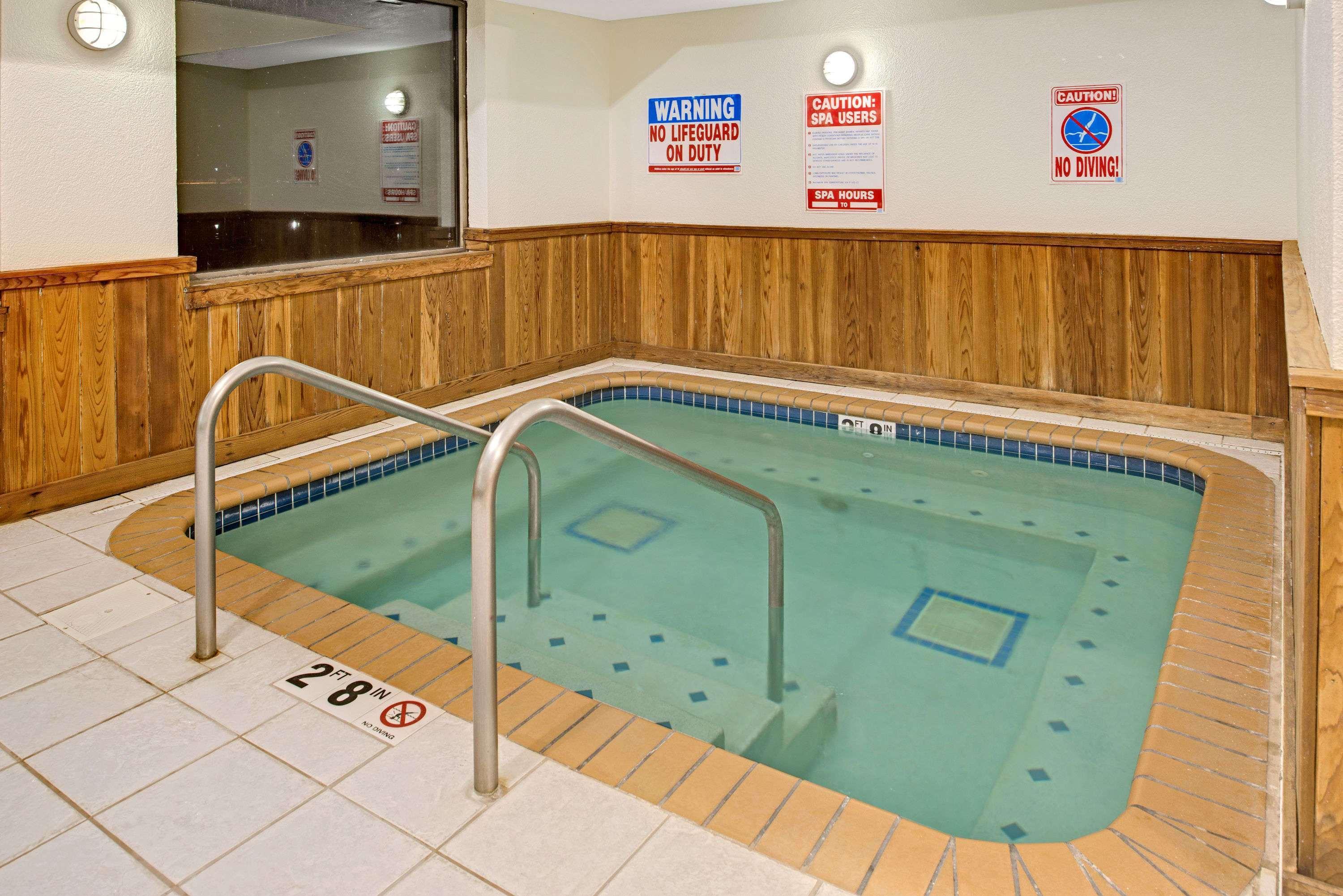 Vista Piscina Super 8 by Wyndham Omaha Eppley Airport/Carter Lake