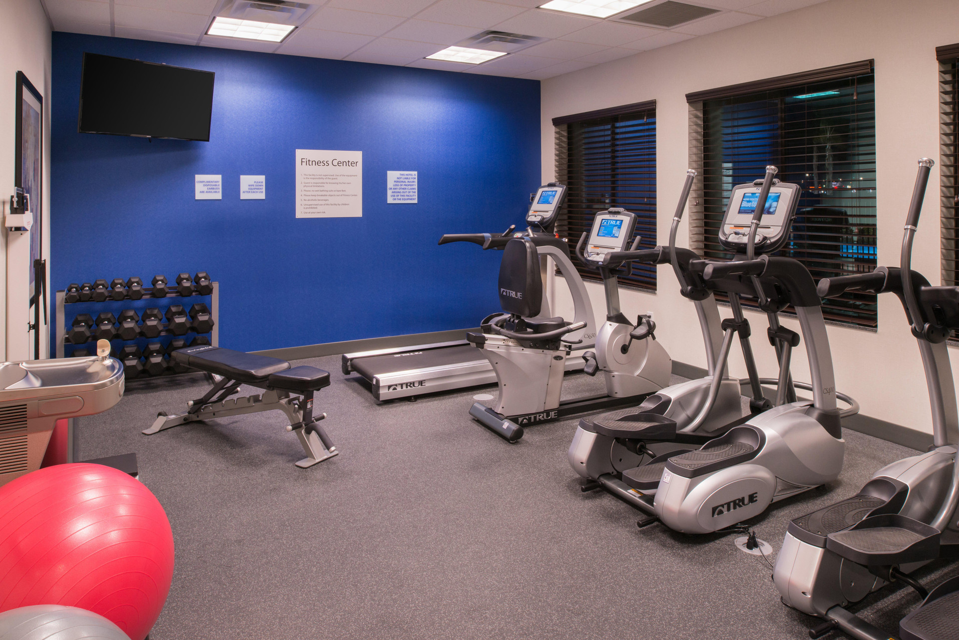 Instalaciones Recreativas Holiday Inn Express & Suites Bakersfield Airport by IHG
