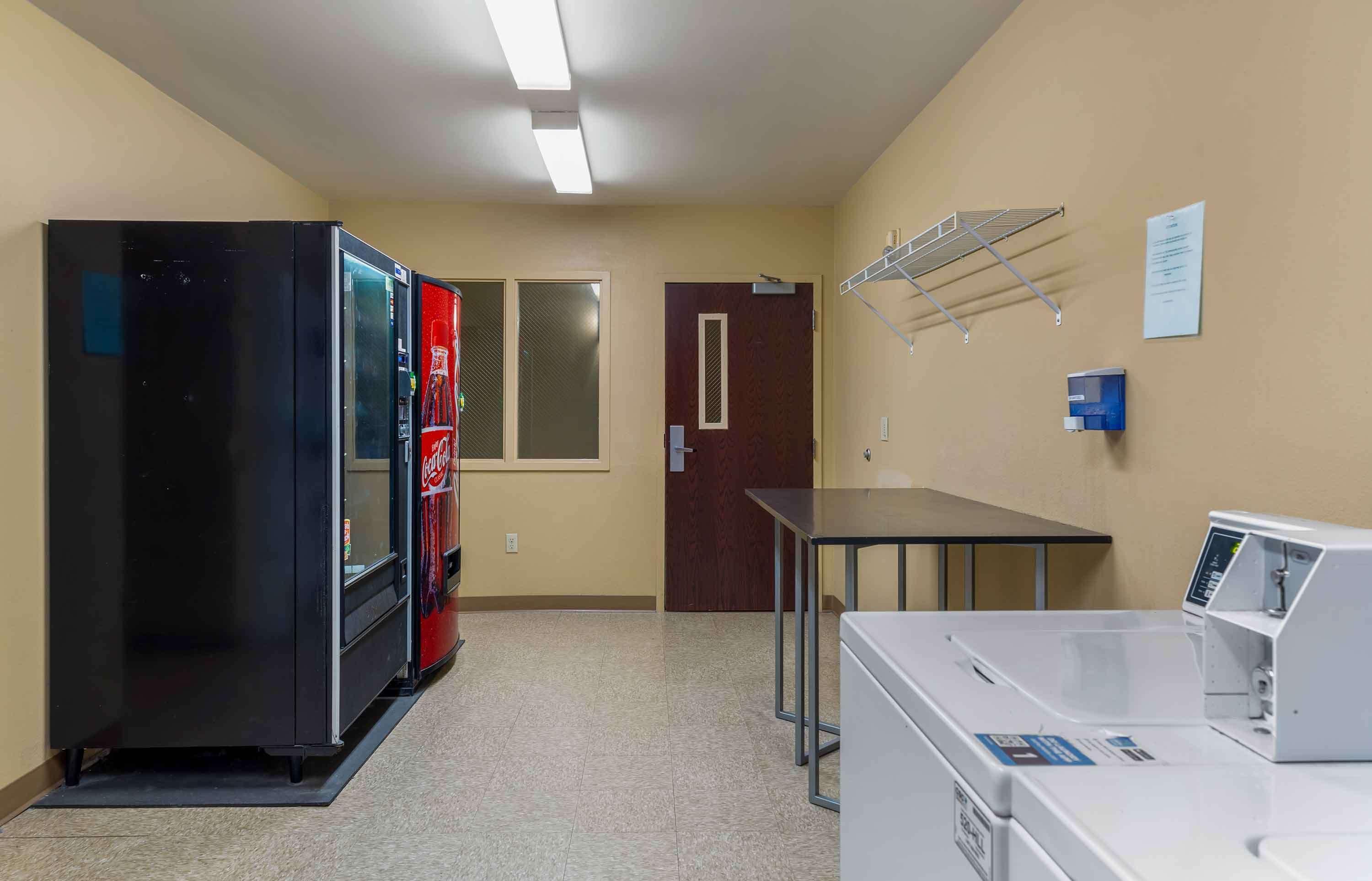 Vista Exterior Extended Stay America Select Suites Hartford Manchester