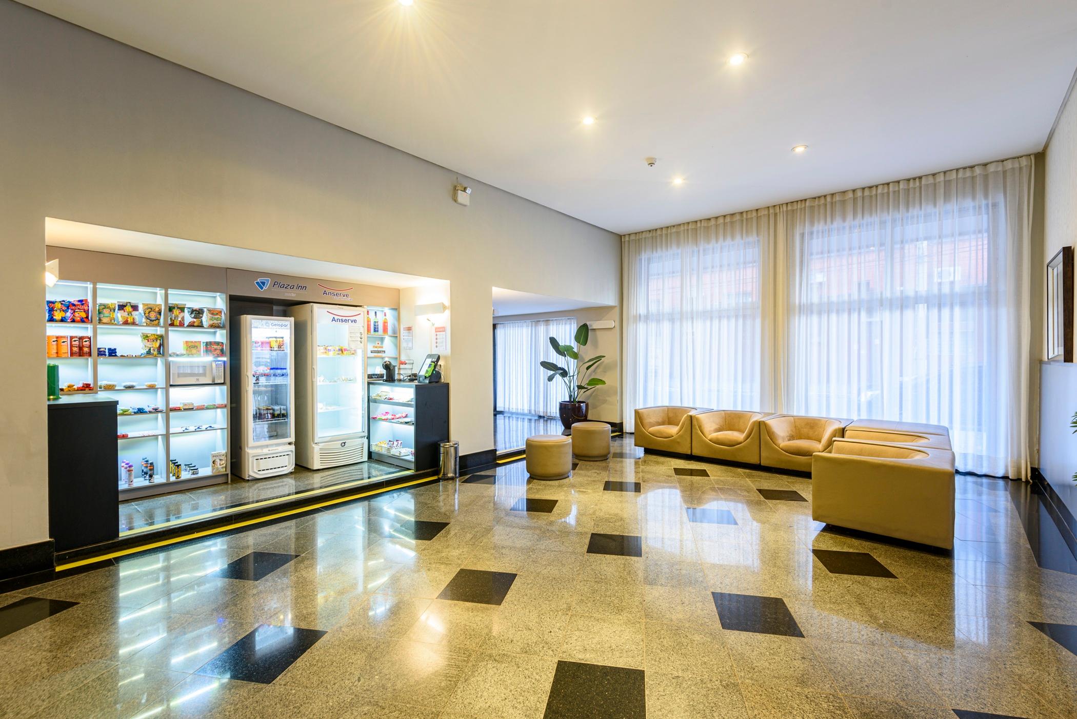 Vista Lobby Plaza Inn Augustus – Downtown