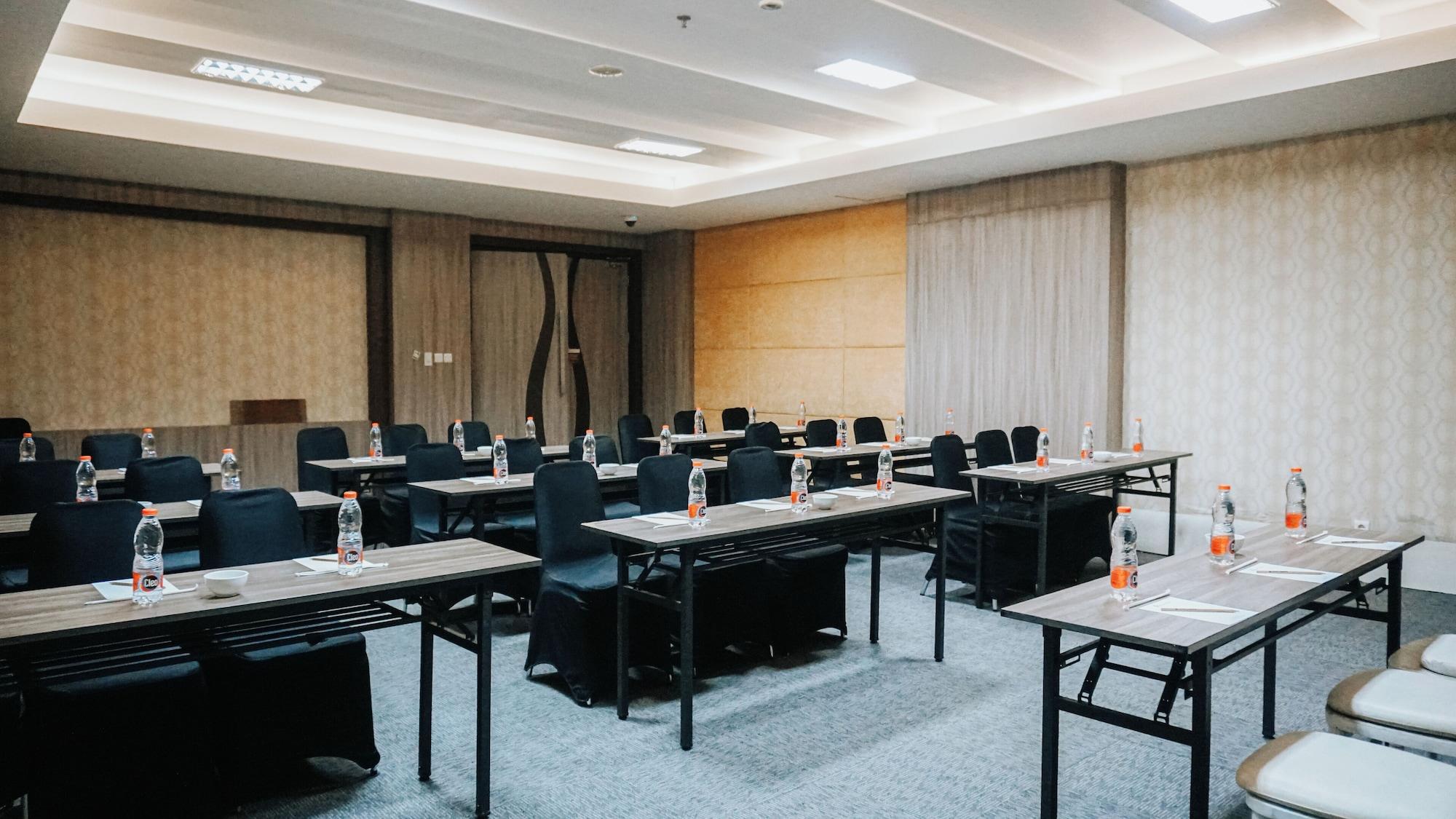 Sala de Reuniones Ascent Premiere Pasuruan
