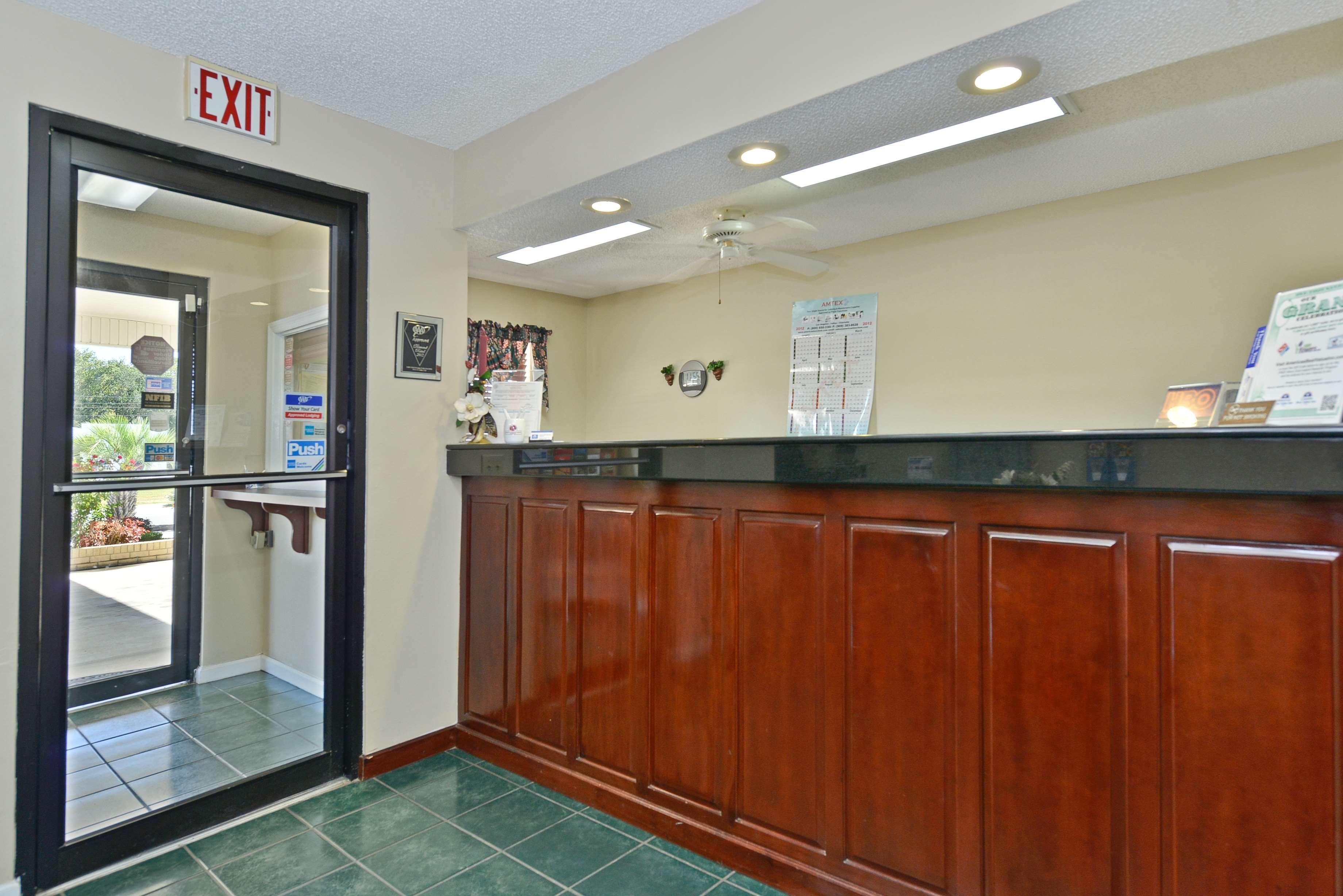 Vista Lobby Americas Best Value Inn Hazlehurst, GA
