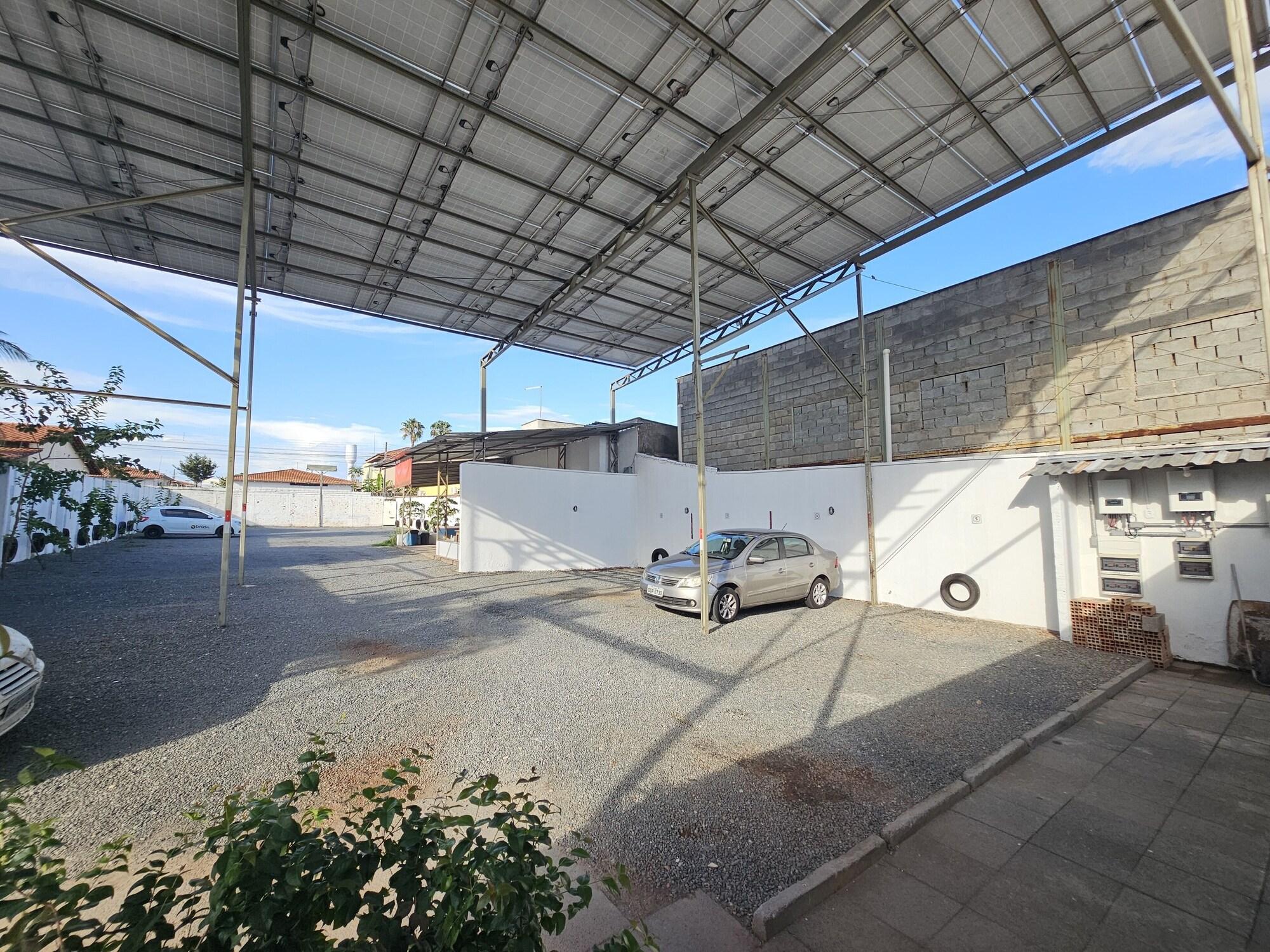 Varios Arahra Hotel