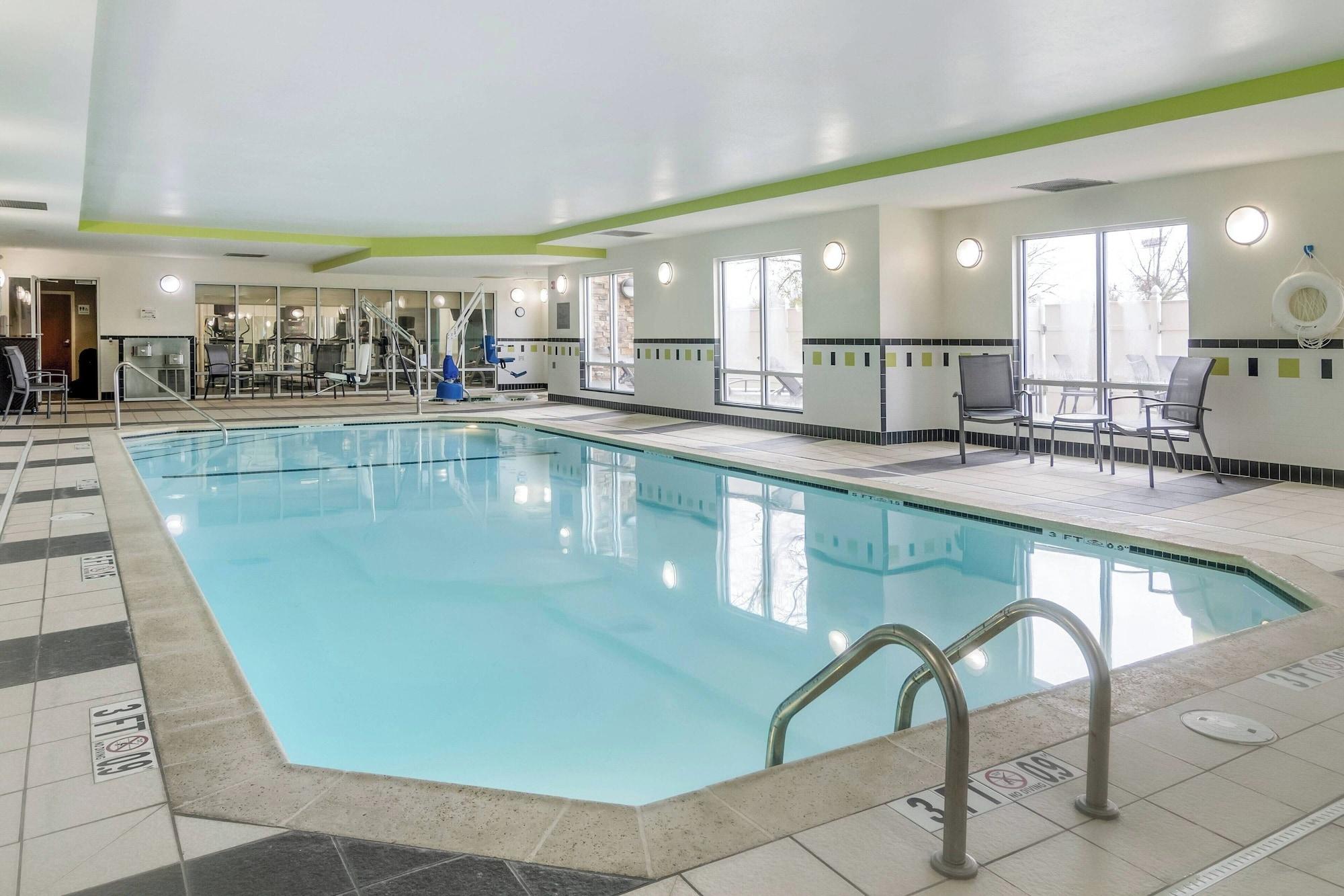 Vista Piscina Fairfield Inn & Suites by Marriott Commerce