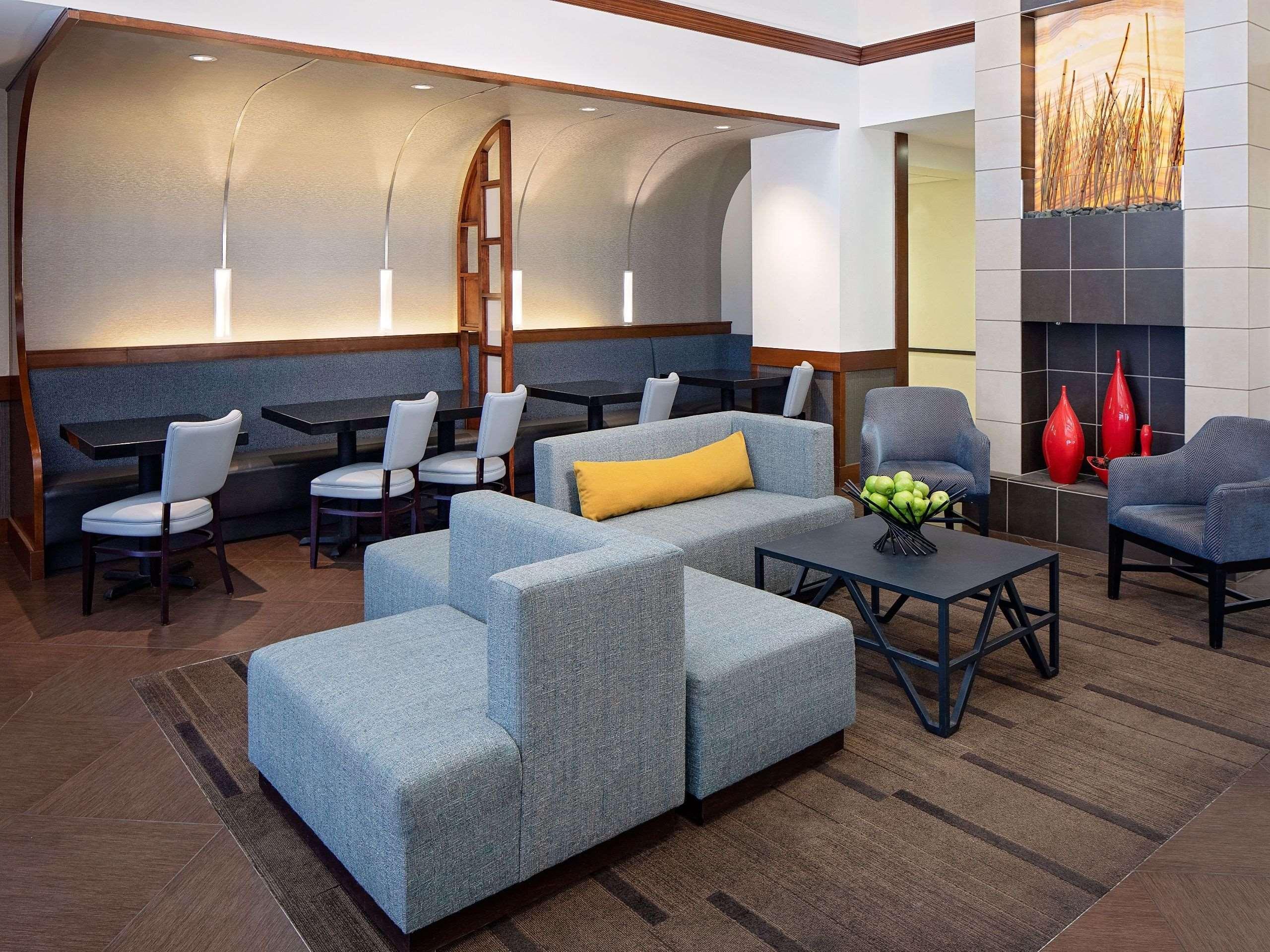 Vista Lobby Hyatt Place Ontario / Rancho Cucamonga