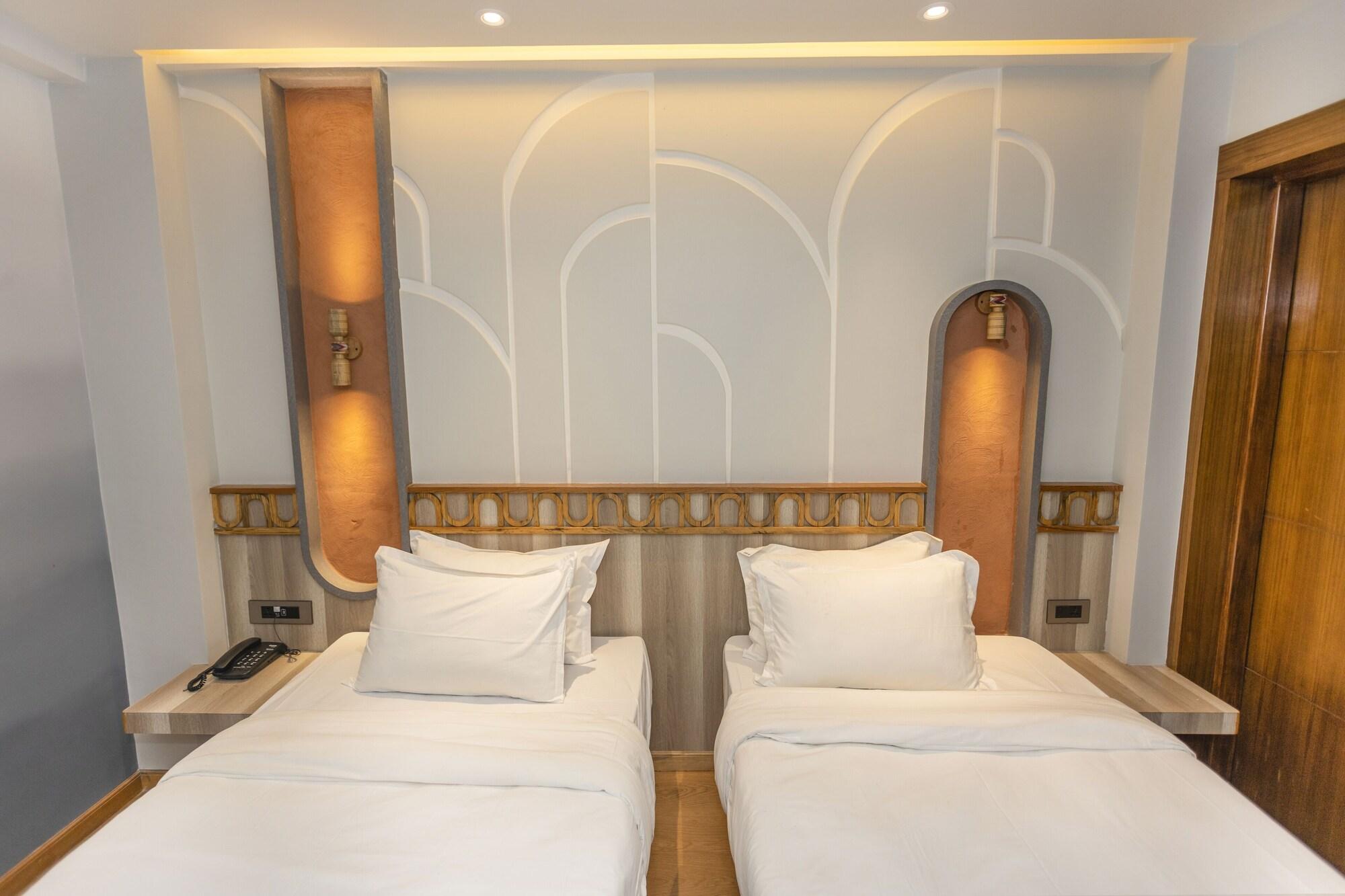 Varios Ananta Home