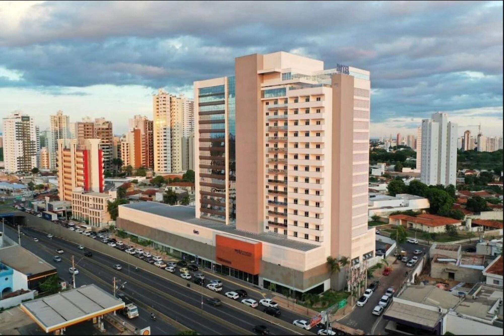 Vista Exterior Advanced Hotel e Flats