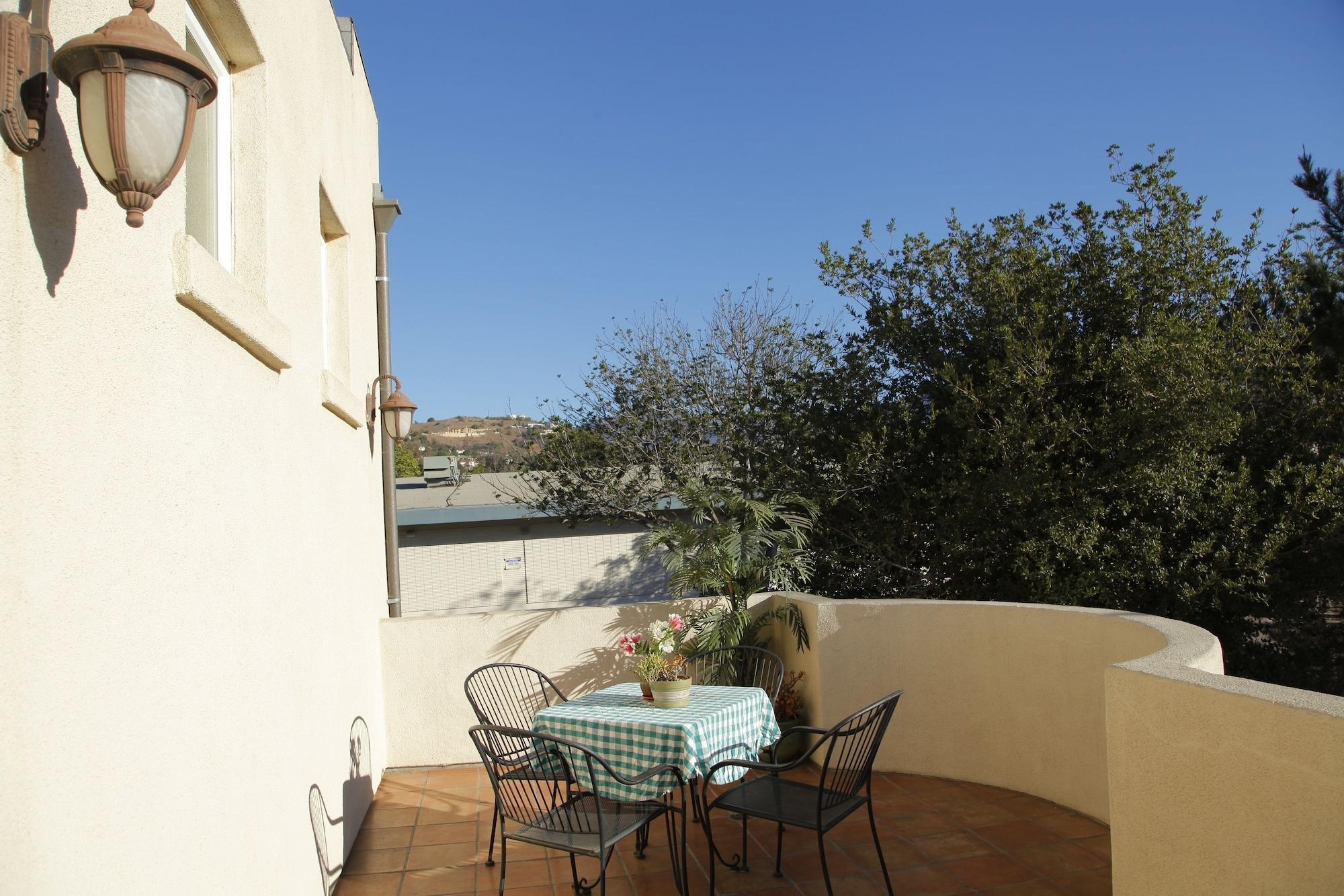 Varios Santa Paula Inn