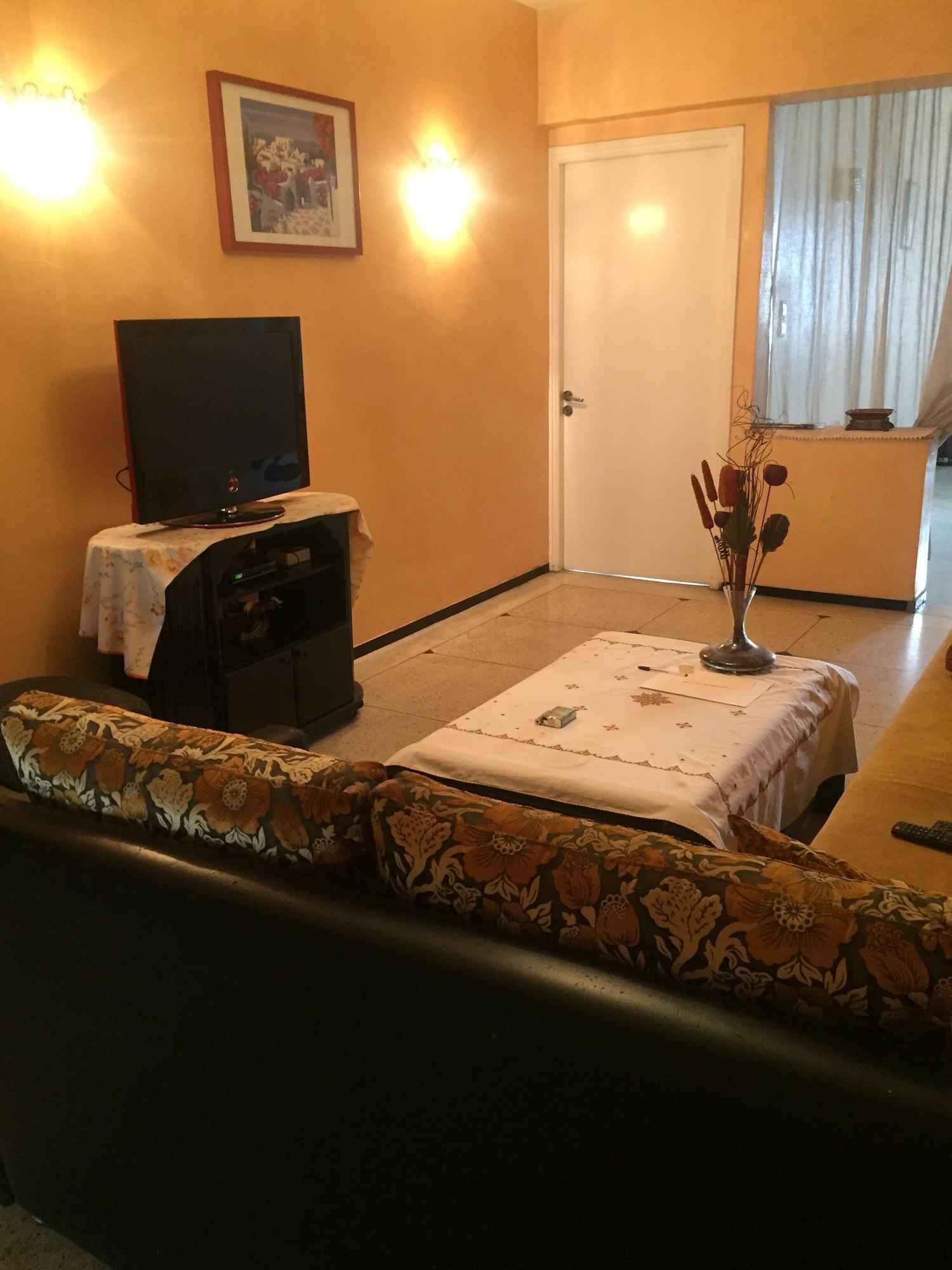 Comodidades del Alojamiento Room-property in a Quiet Area Close to t