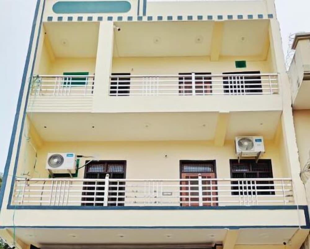 Vista Exterior Ramaya INN Ayodhya