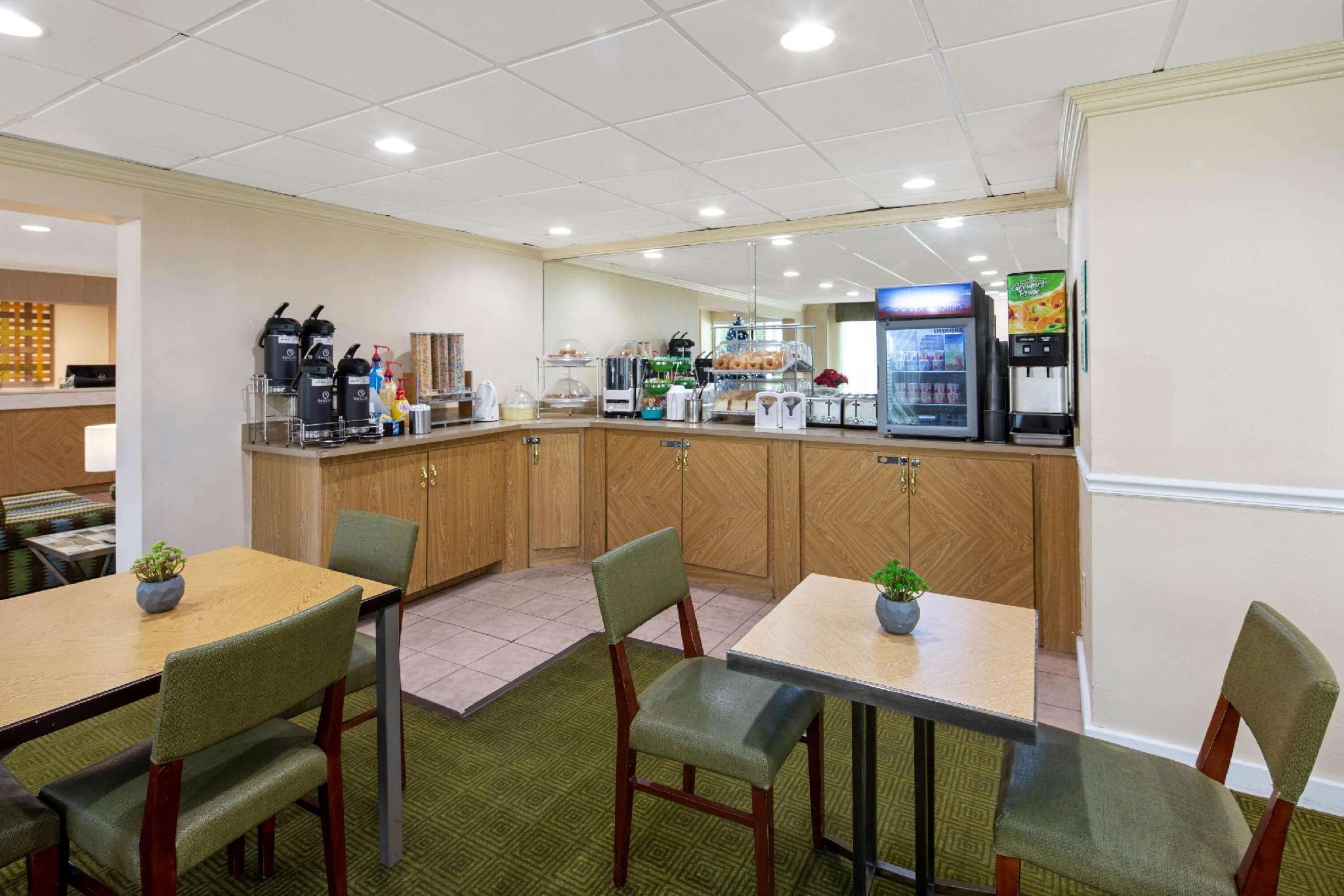 Restaurant La Quinta Inn & Suites by Wyndham Sawgrass
