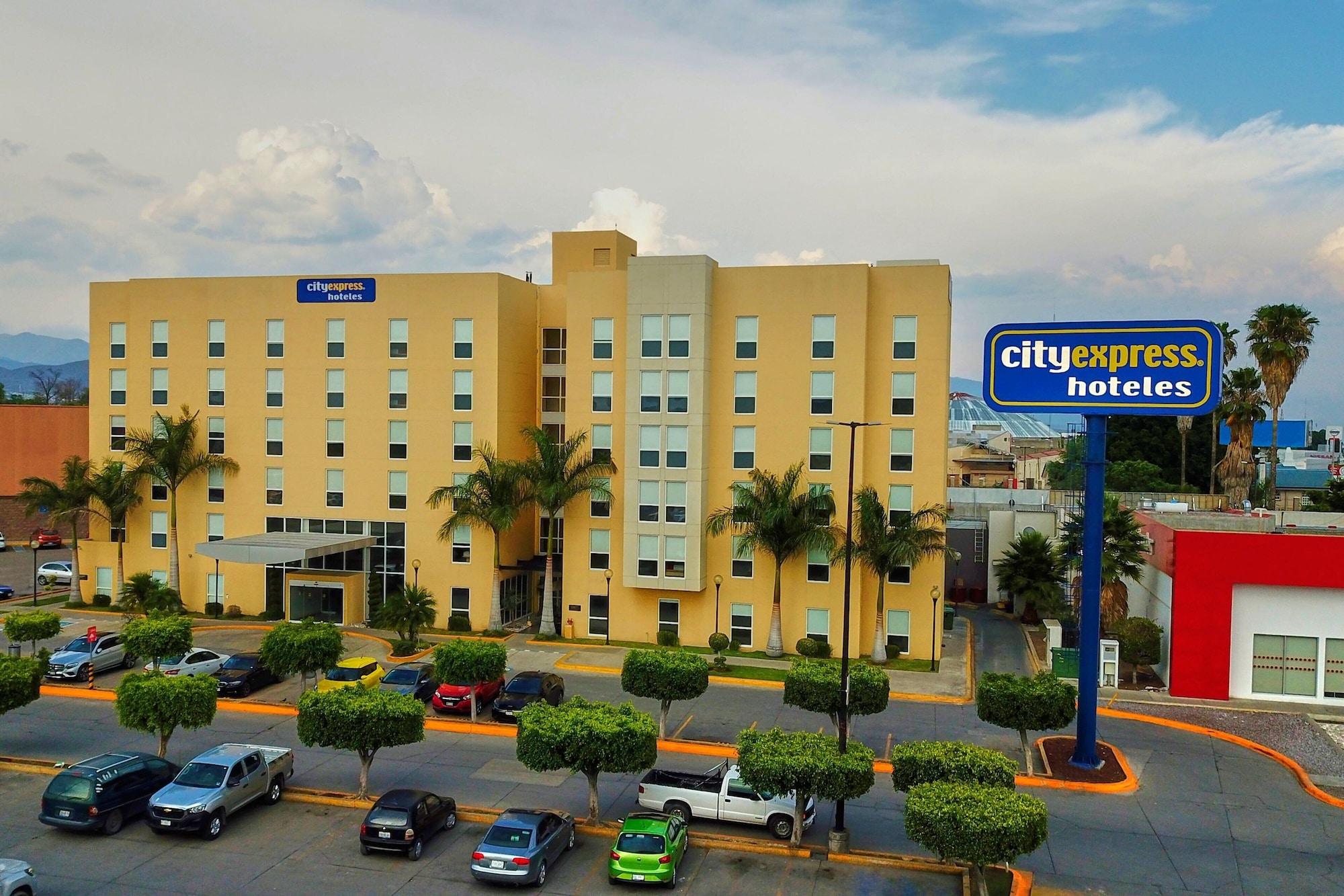 Vista Exterior City Express by Marriott Tehuacan