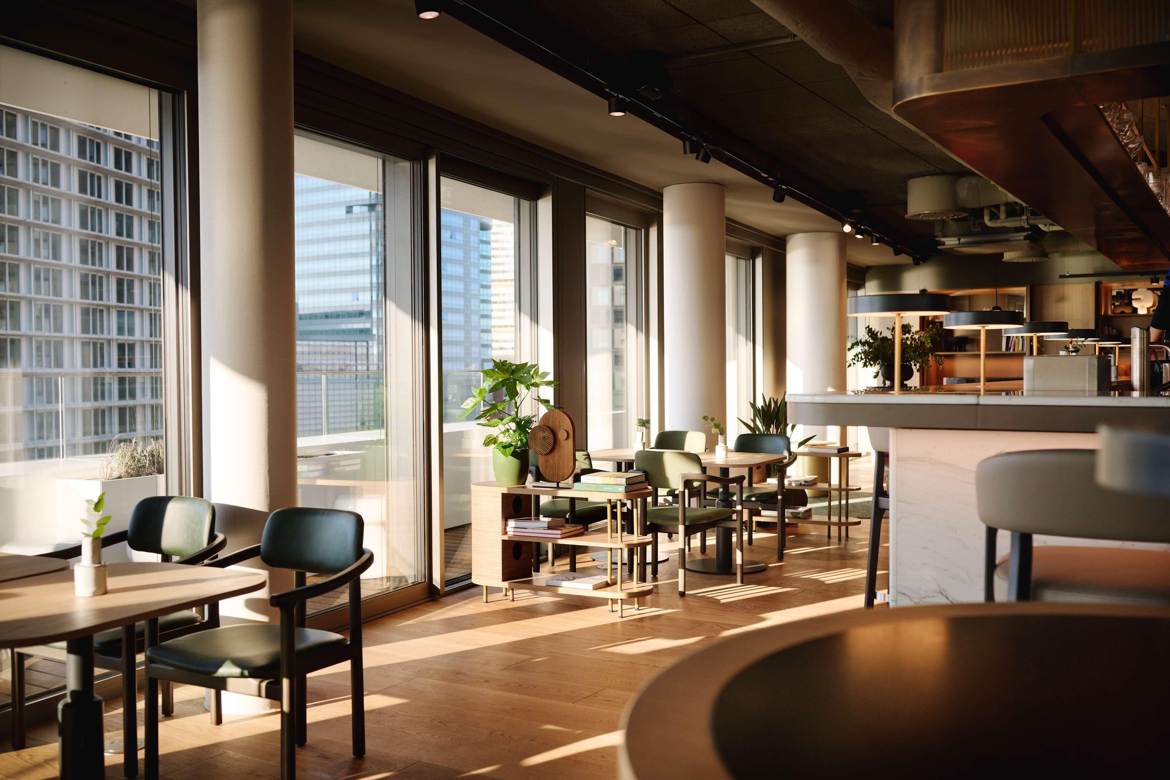 Bar/Salón A by Adina Vienna