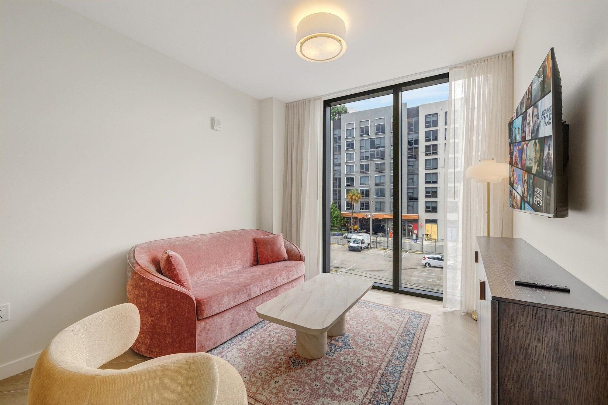 Comodidades del Alojamiento Miami Oasis 2BR Apartment with Pool