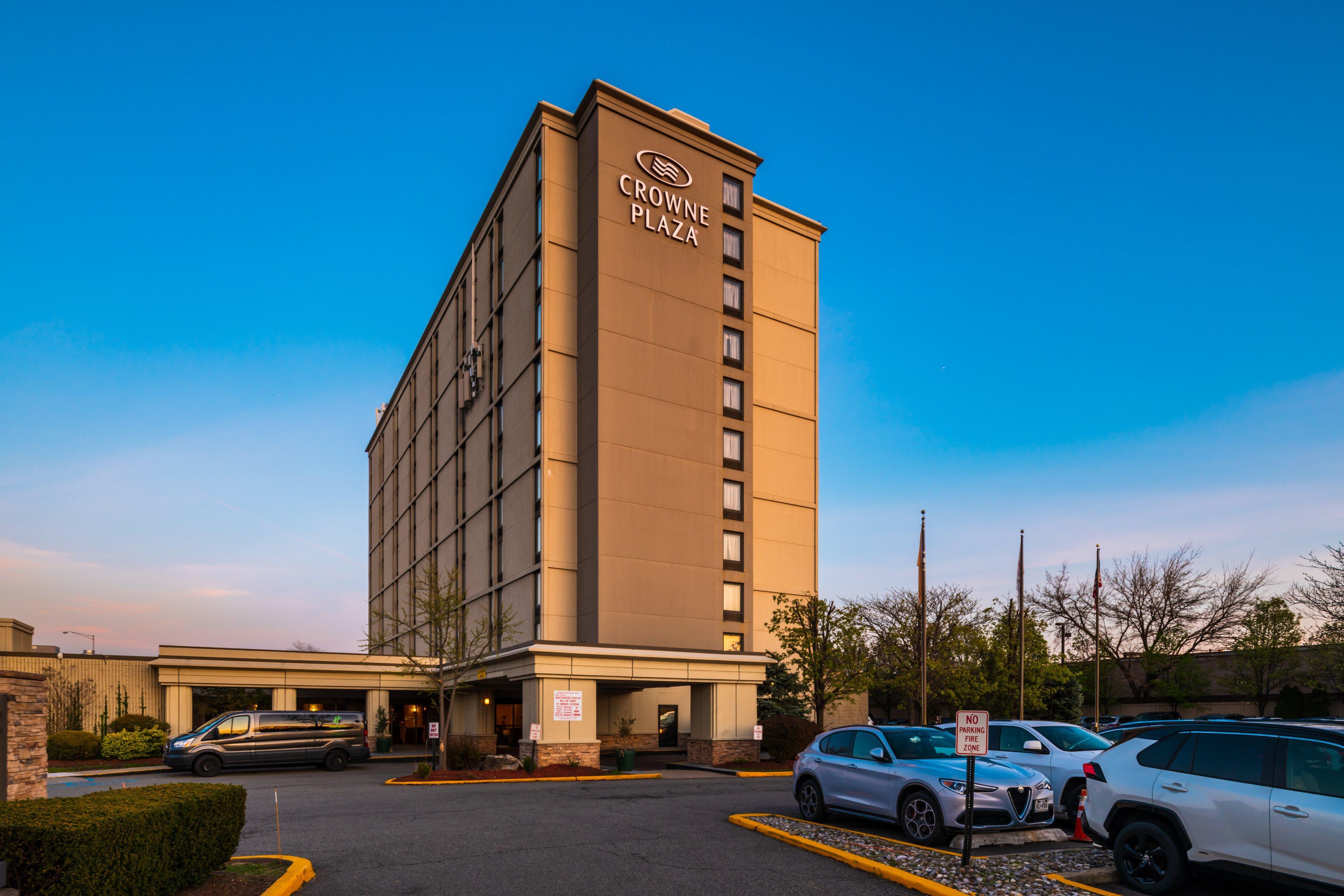 Vista Exterior Crowne Plaza Newark Airport by IHG