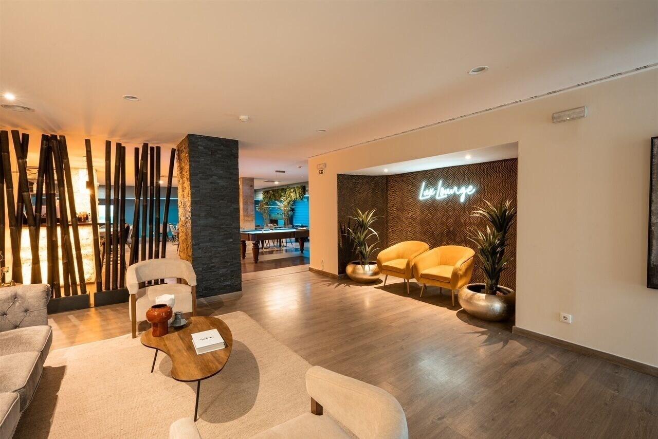 Varios 137 Lux Residence