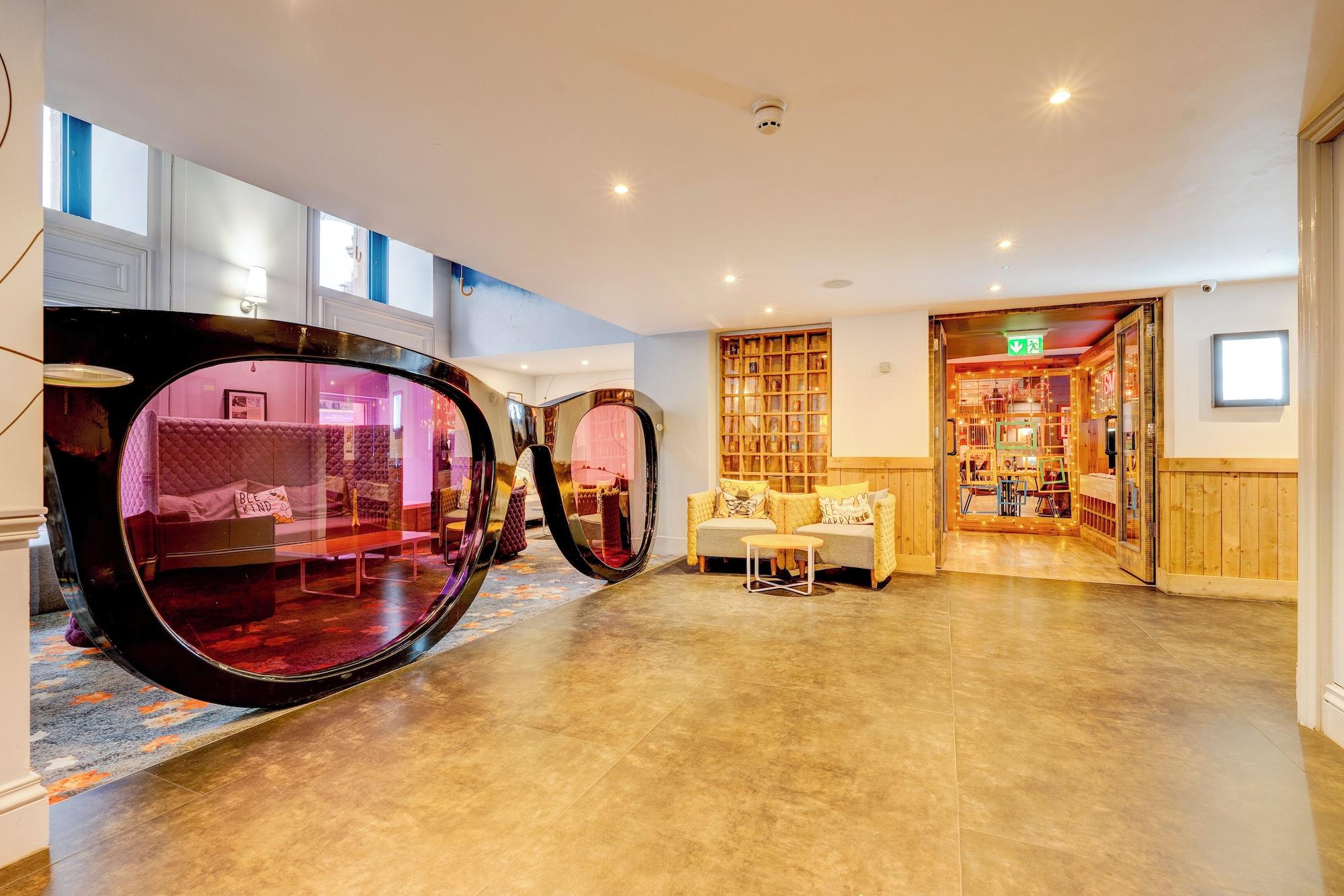 Vista Lobby Manchester Portland By Sunday