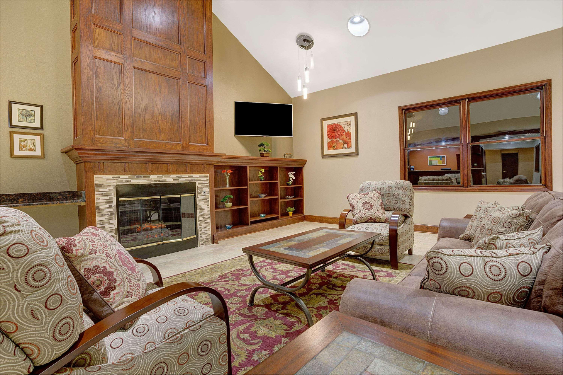 Vista Lobby Travelodge by Wyndham Iowa City
