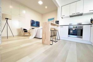Alojamiento - The Beach Pad | Renovated 1BR Steps from Towradgi