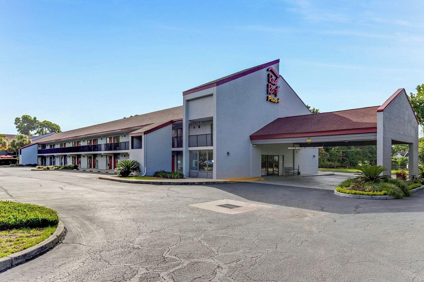 Vista Exterior Red Roof Inn PLUS+ Mt Pleasant - Patriots Point