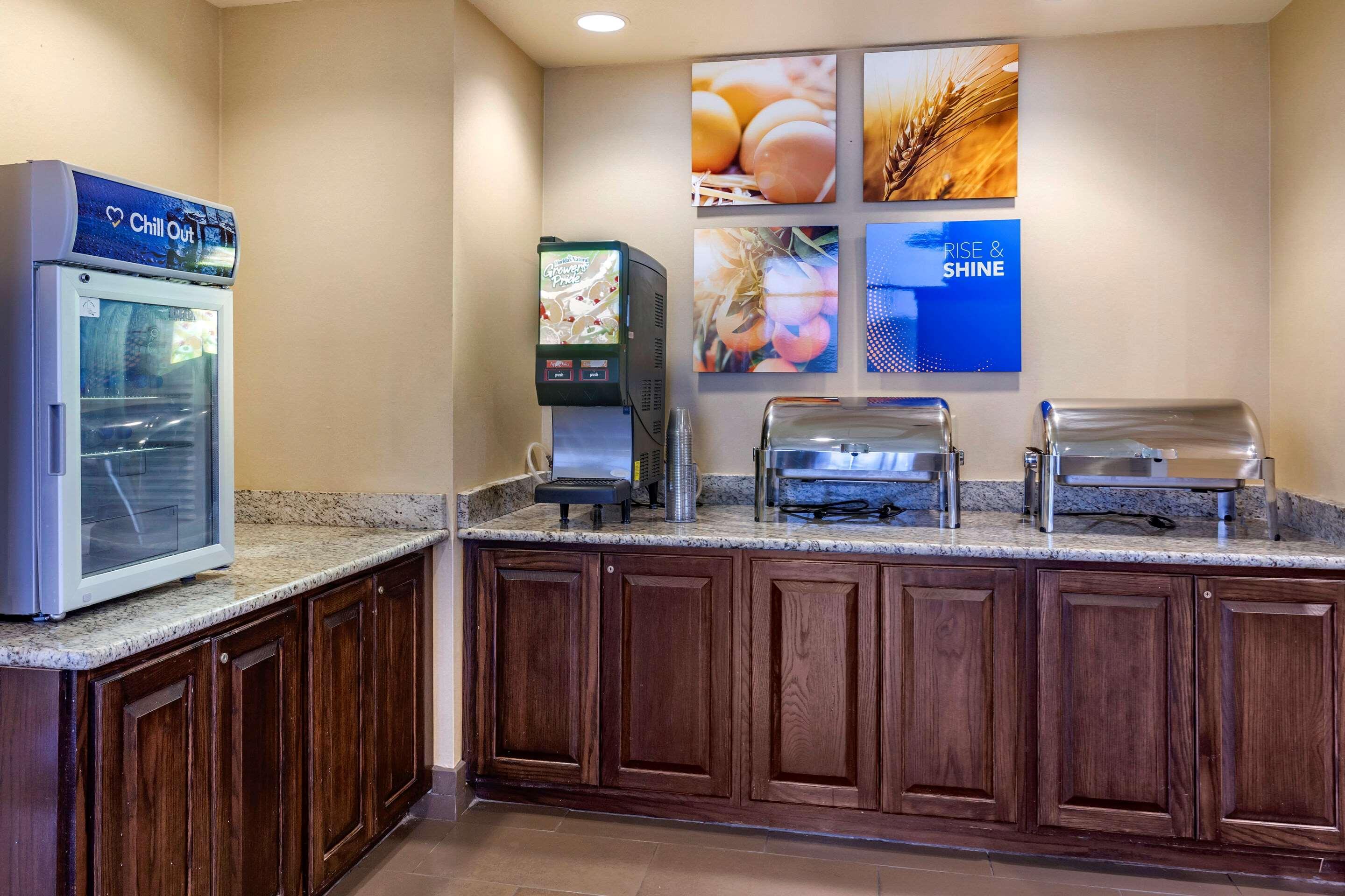 Restaurant Comfort Suites Jonesboro University Area