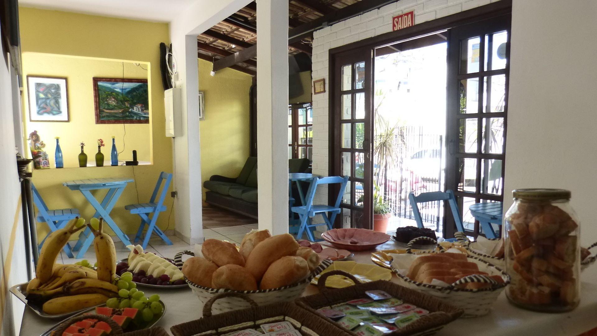 Bar/Salón Pousada Flor Amarela