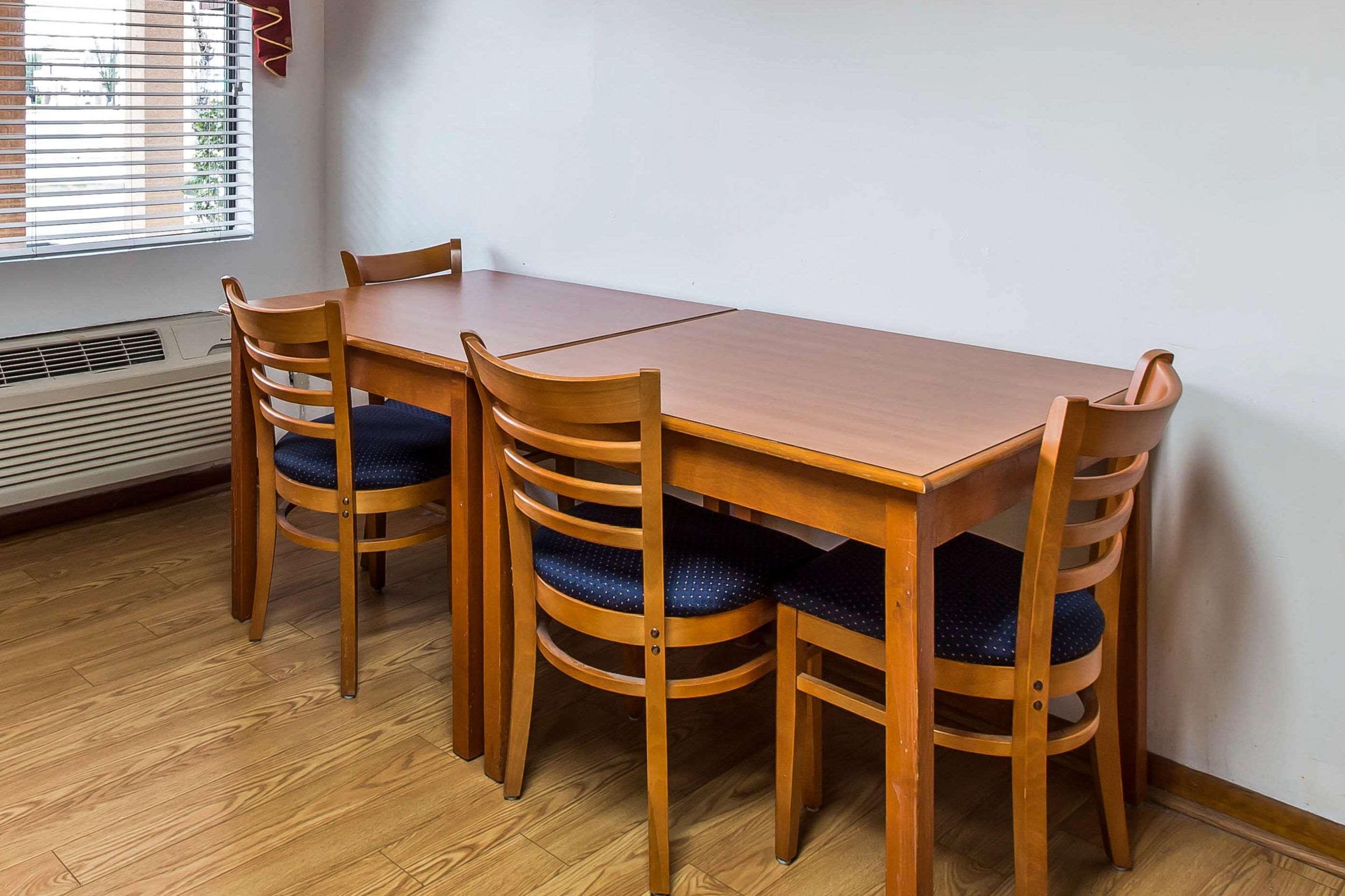 Restaurant Econo Lodge Inn & Suites Albany North