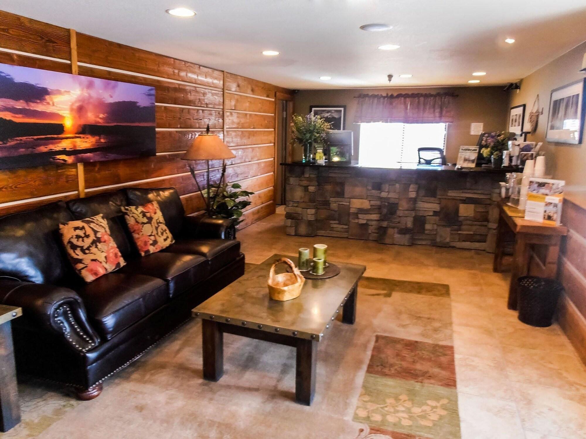 Vista Lobby Travelodge by Wyndham Gardiner Yellowstone Park North