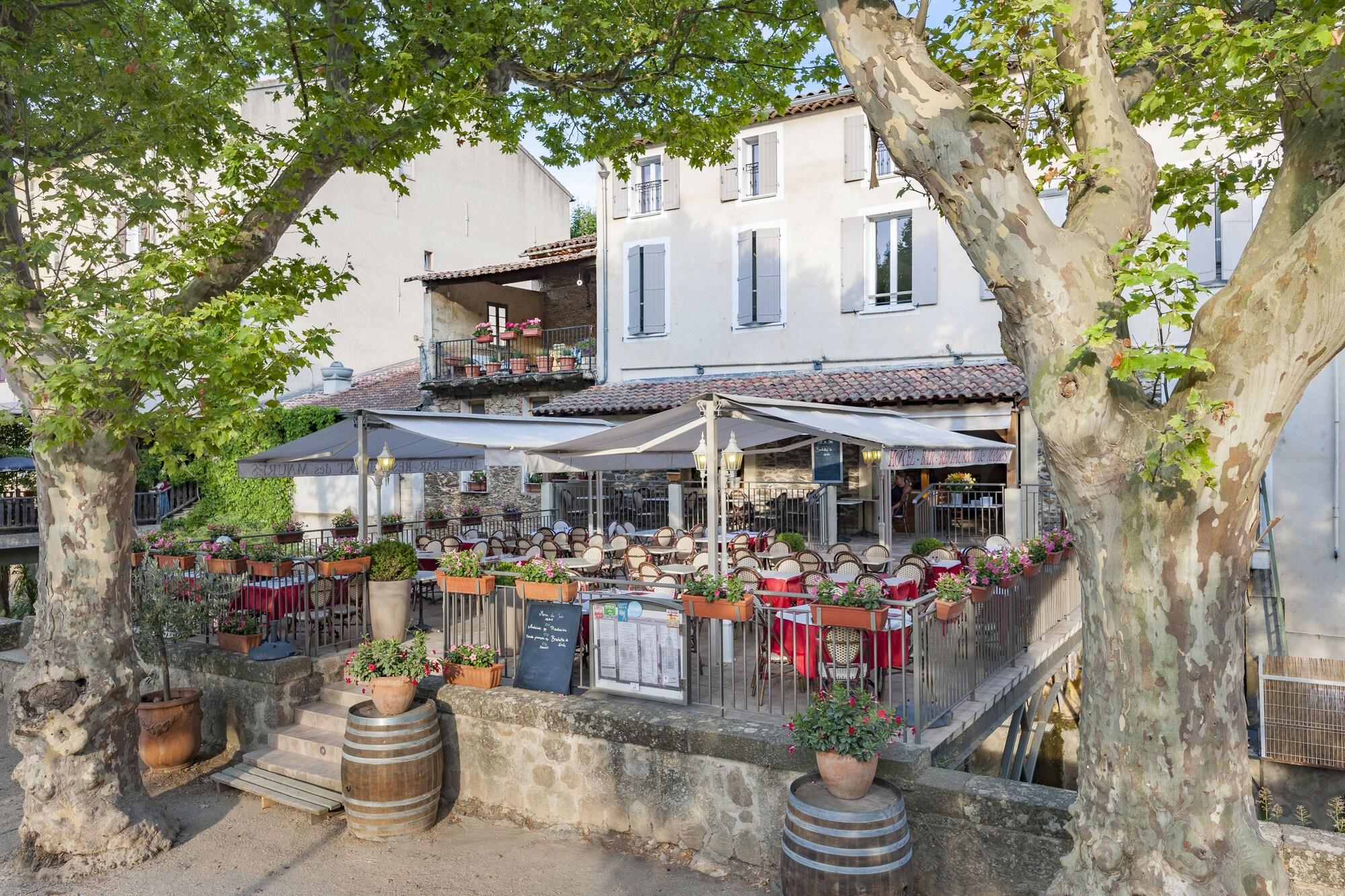 Vista Exterior Hotel restaurant des Maures