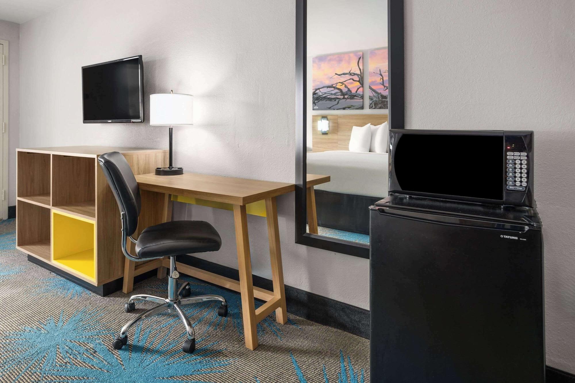 Varios Days Inn by Wyndham Ladson Summerville Charleston