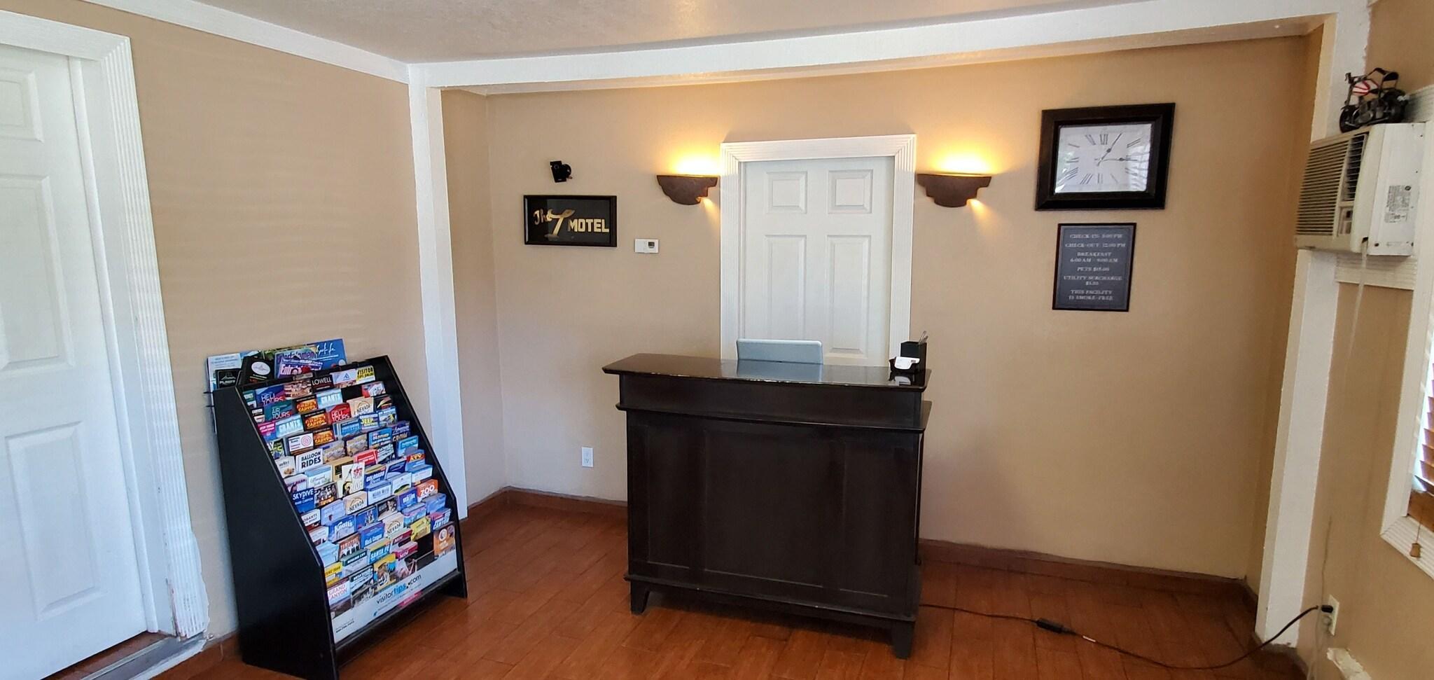 Vista Lobby The L Motel