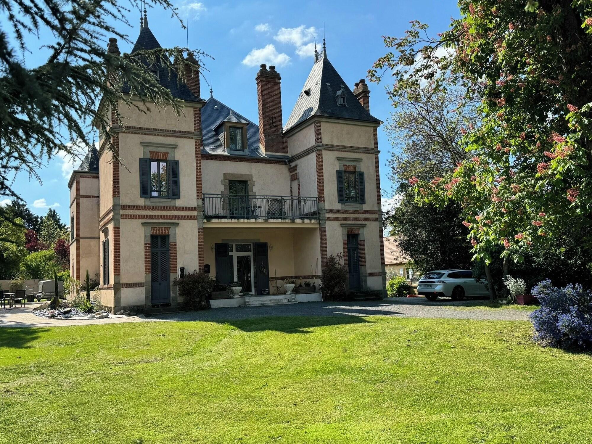 Varios Château Ségot