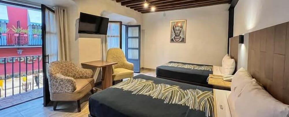 Varios Hotel Frida