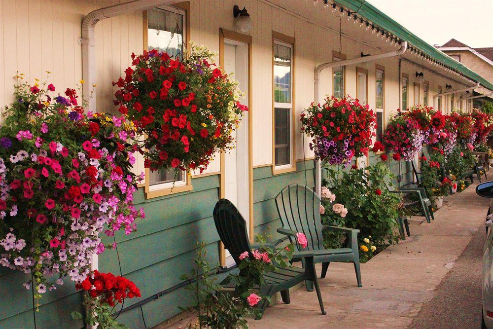 Varios Boundary Motel
