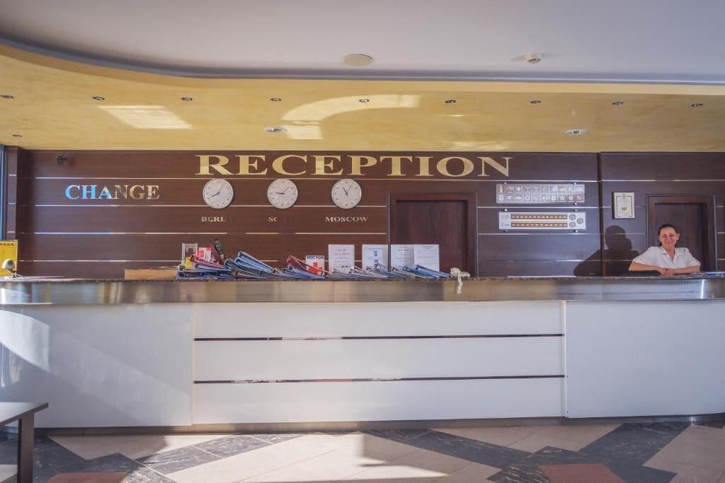 Vista Lobby Regina Hotel