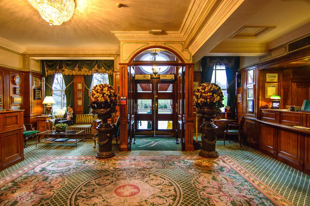 Vista Lobby The Milestone Hotel
