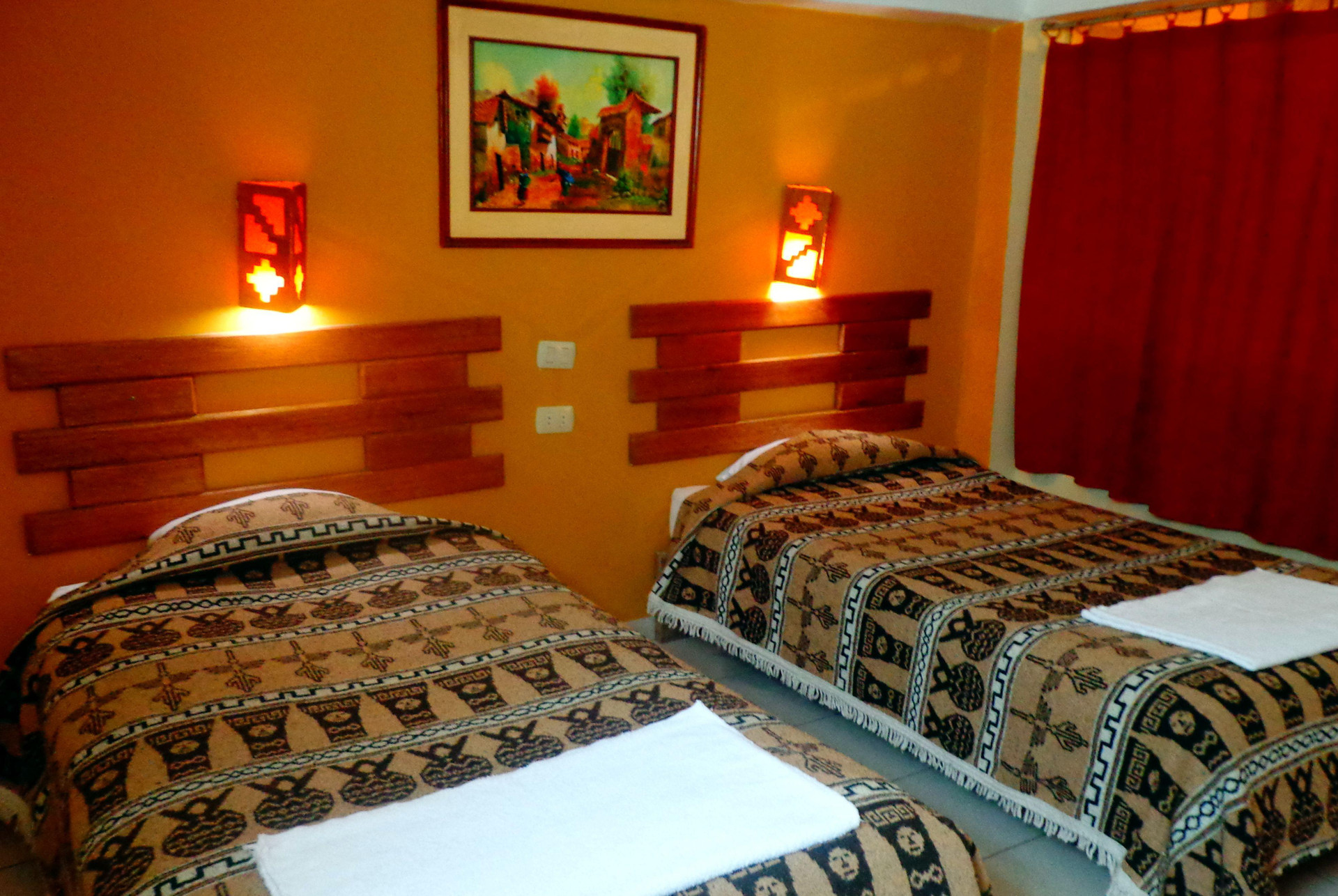 Varios Quello Mapi Inn