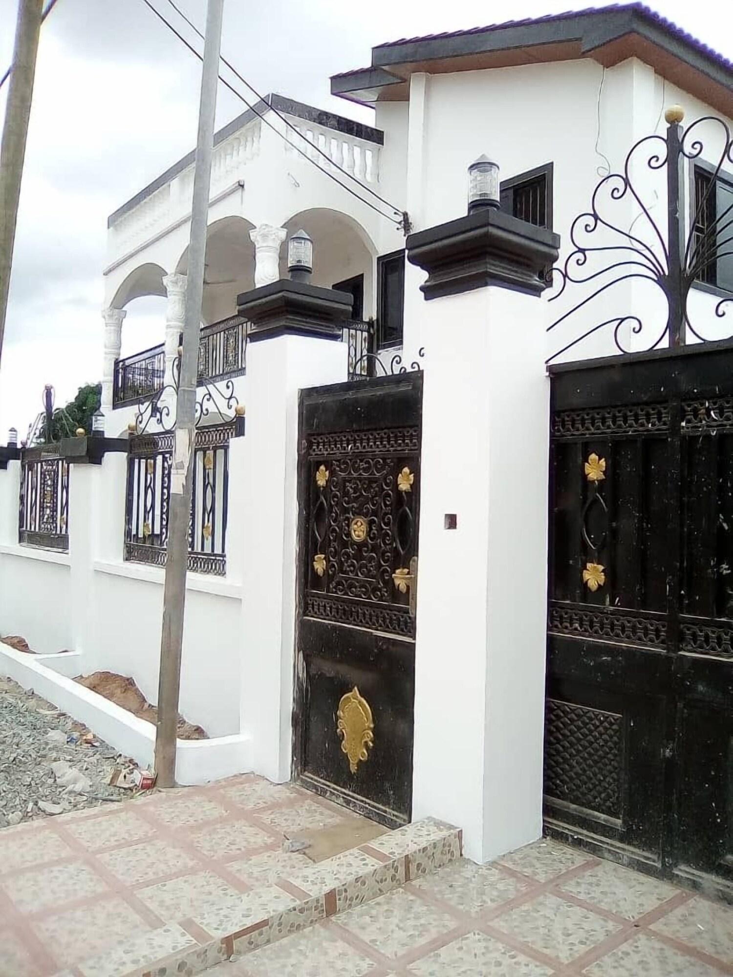 Vista Exterior The Winford Boutique Hotel Achimota