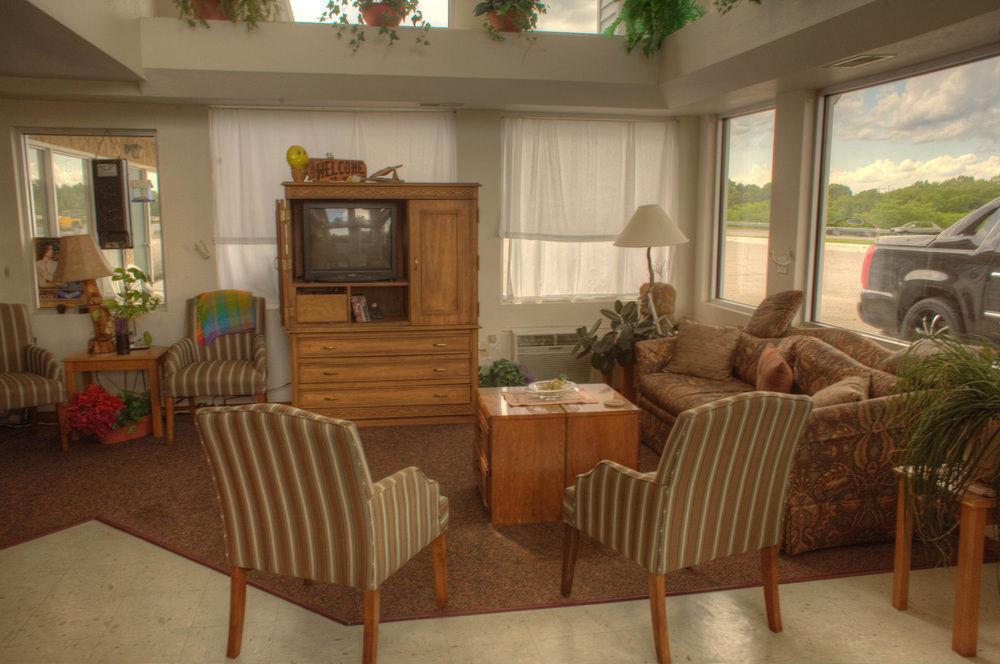 Vista Lobby Crestview Inn